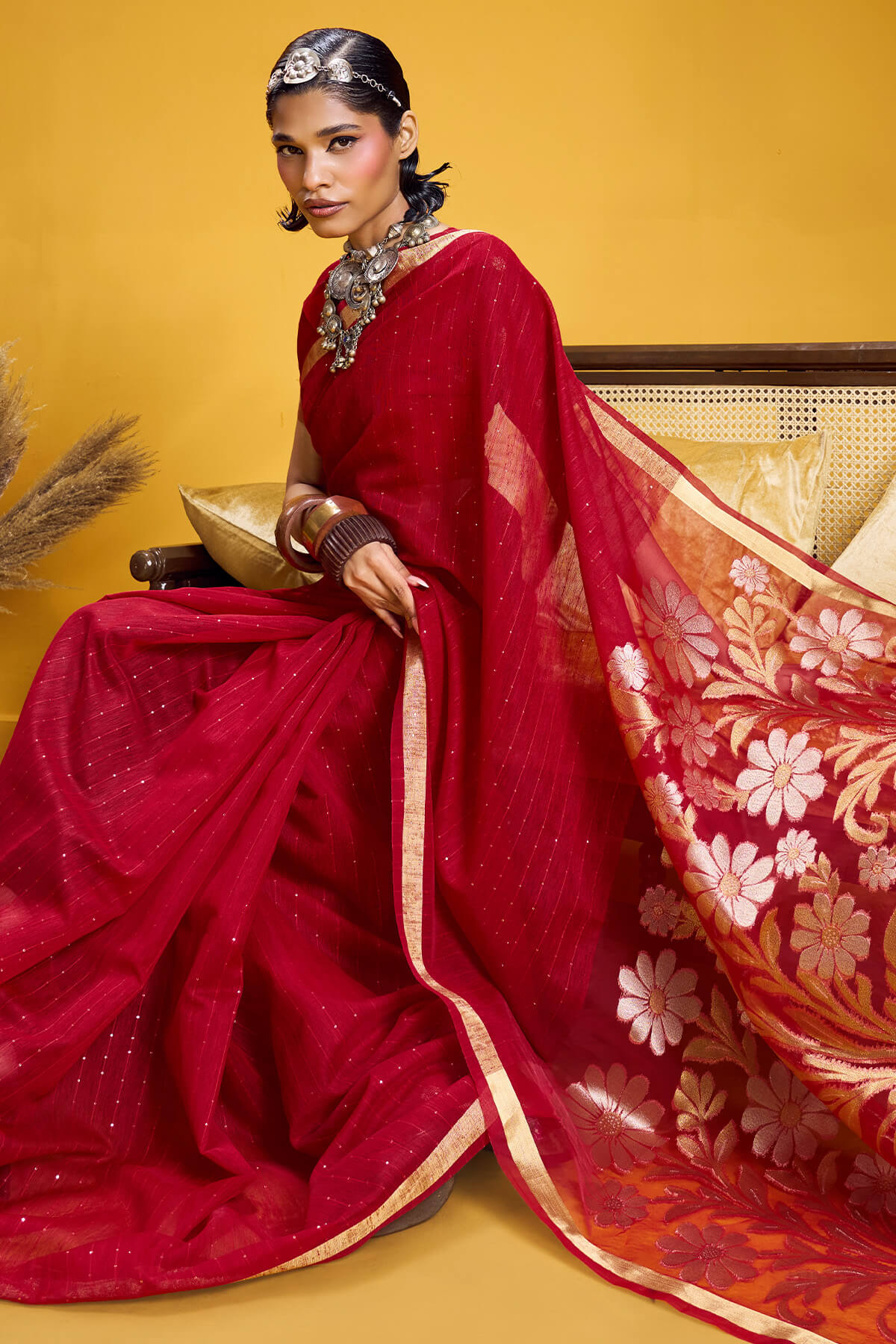 Felicitous Red Pure Munga Cotton Silk Saree With Rhapsody Blouse Piece