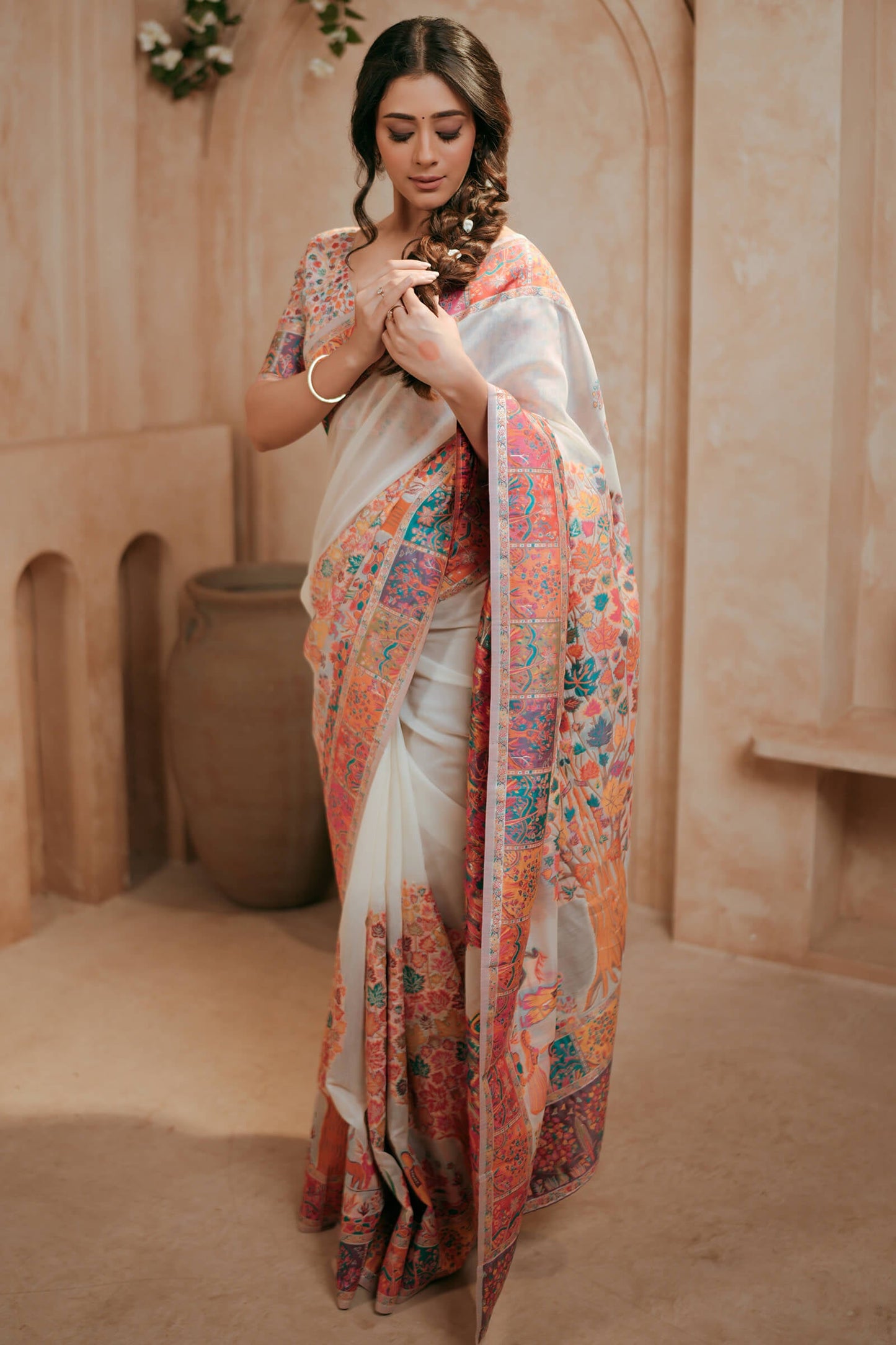 Hiba Nawab in Off-White Pashmina Silk Saree