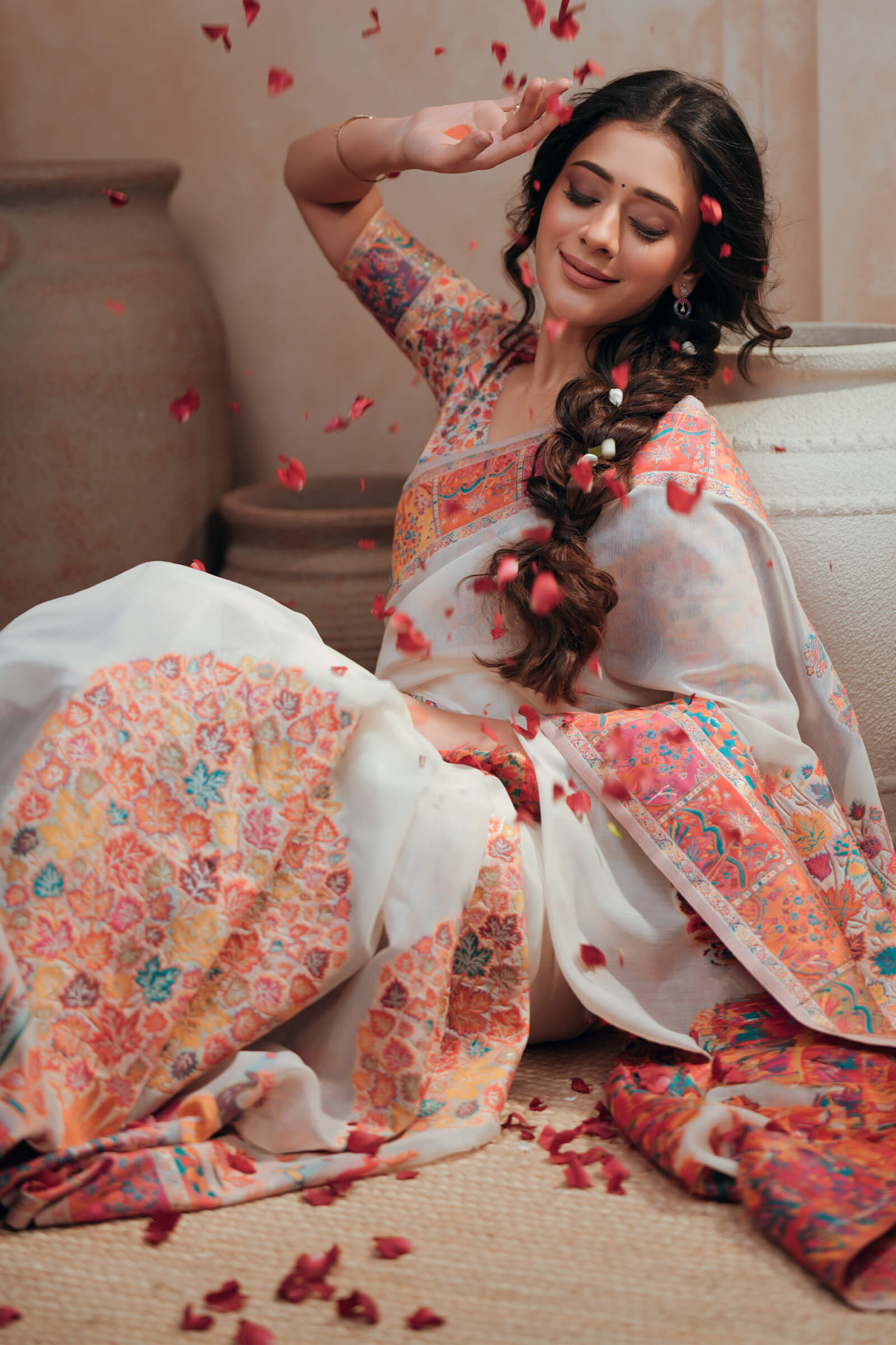 Hiba Nawab in Off-White Pashmina Silk Saree