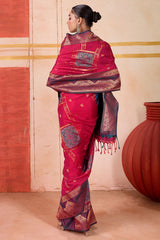 Sonorous Dark Pink Pure Zari Weaving Banarasi Silk Saree With Ephemeral Blouse Piece