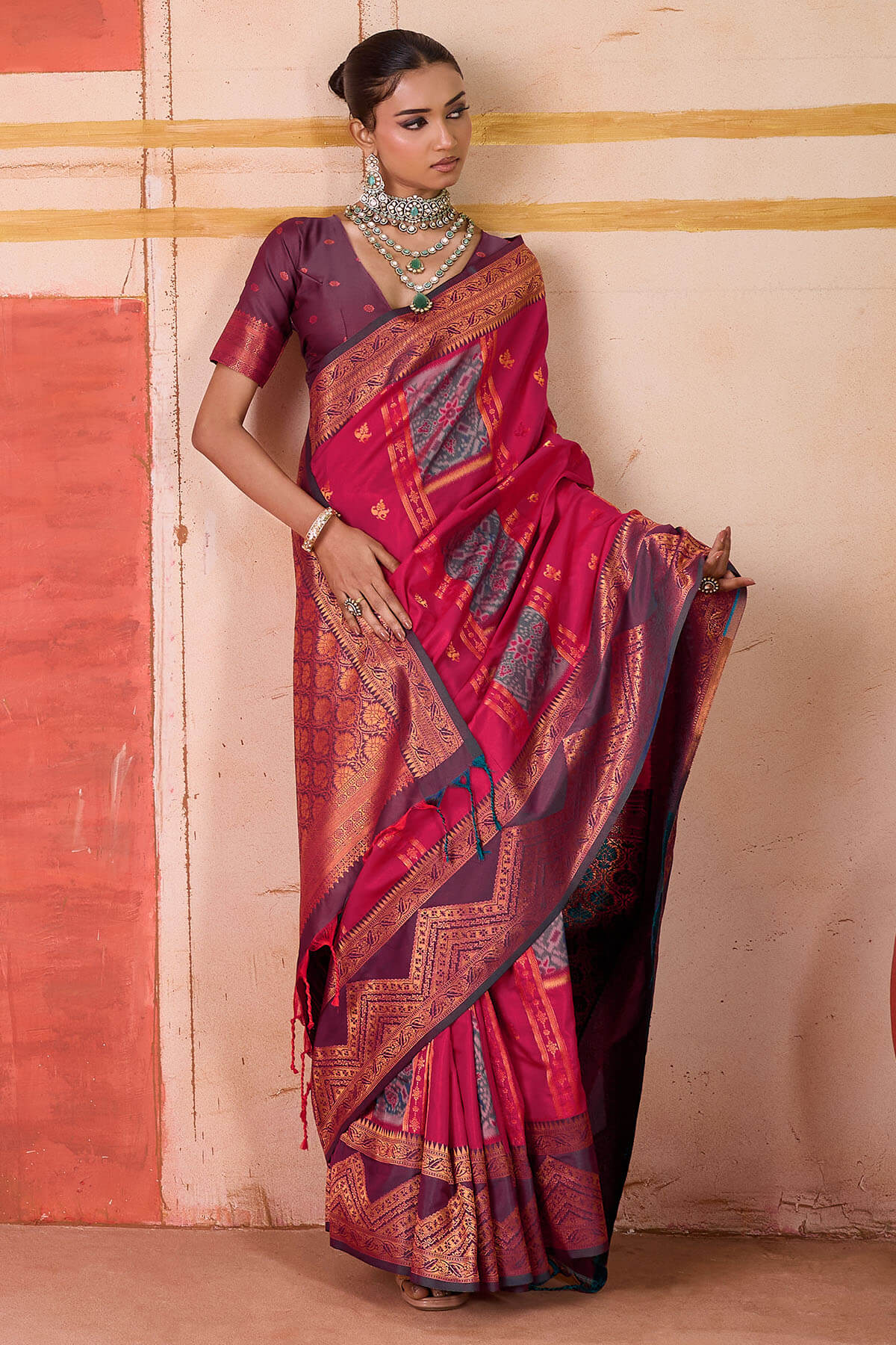 Sonorous Dark Pink Pure Zari Weaving Banarasi Silk Saree With Ephemeral Blouse Piece