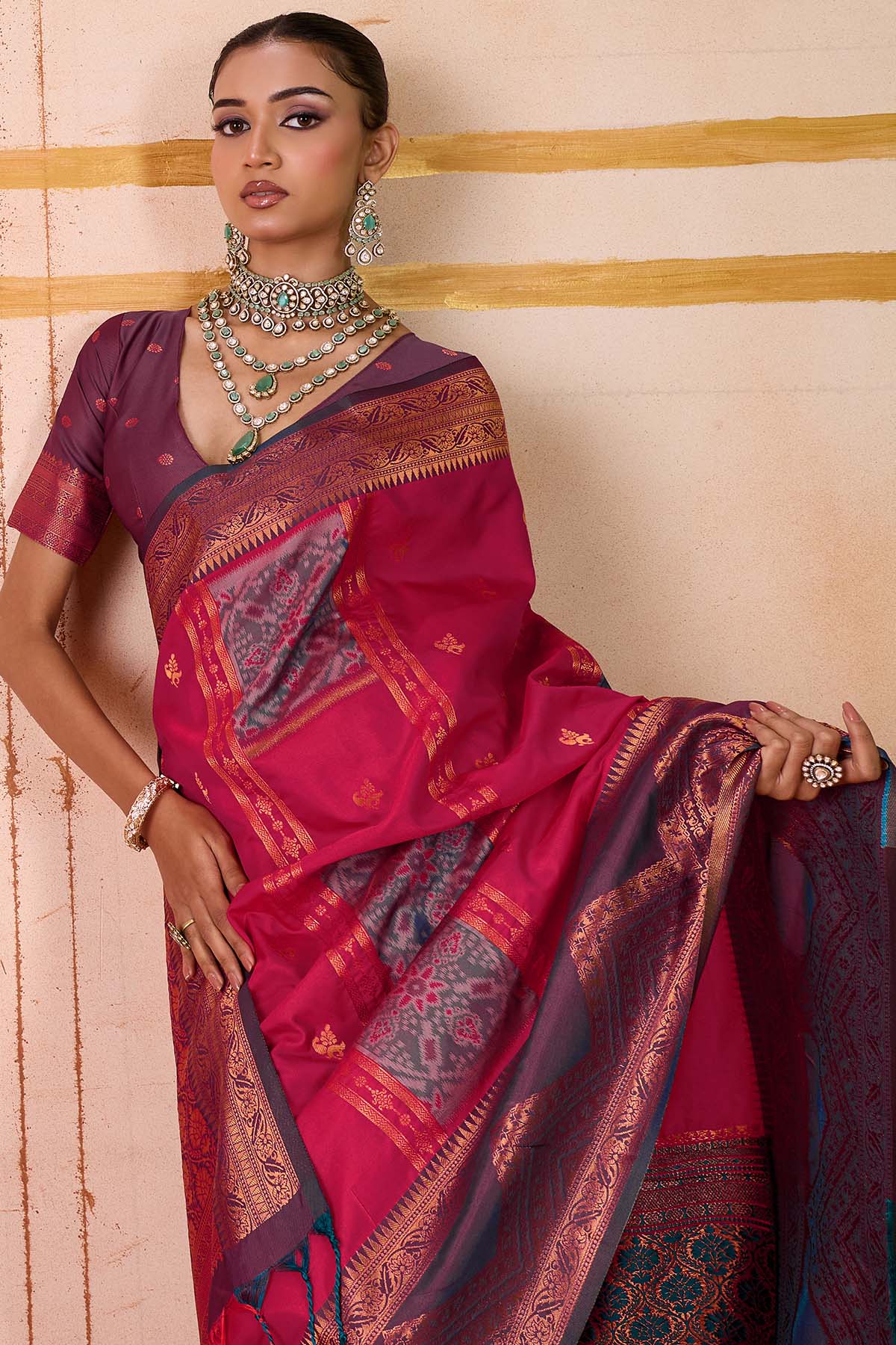 Sonorous Dark Pink Pure Zari Weaving Banarasi Silk Saree With Ephemeral Blouse Piece