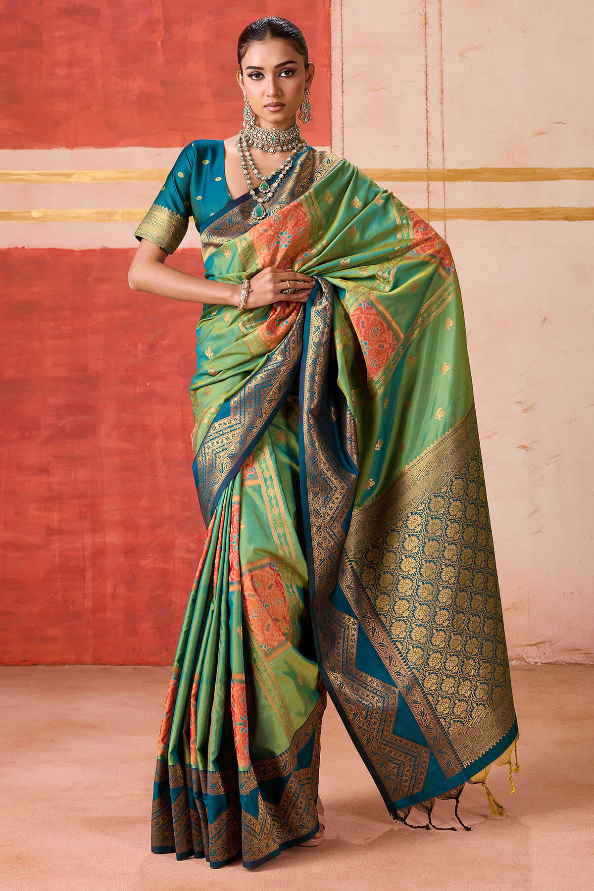 Flameboyant Green Pure Zari Weaving Banarasi Silk Saree With Nemesis Blouse Piece