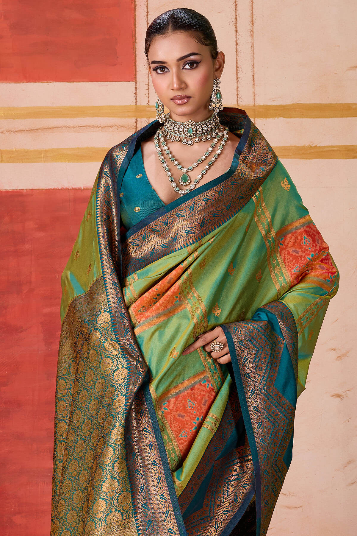 Flameboyant Green Pure Zari Weaving Banarasi Silk Saree With Nemesis Blouse Piece