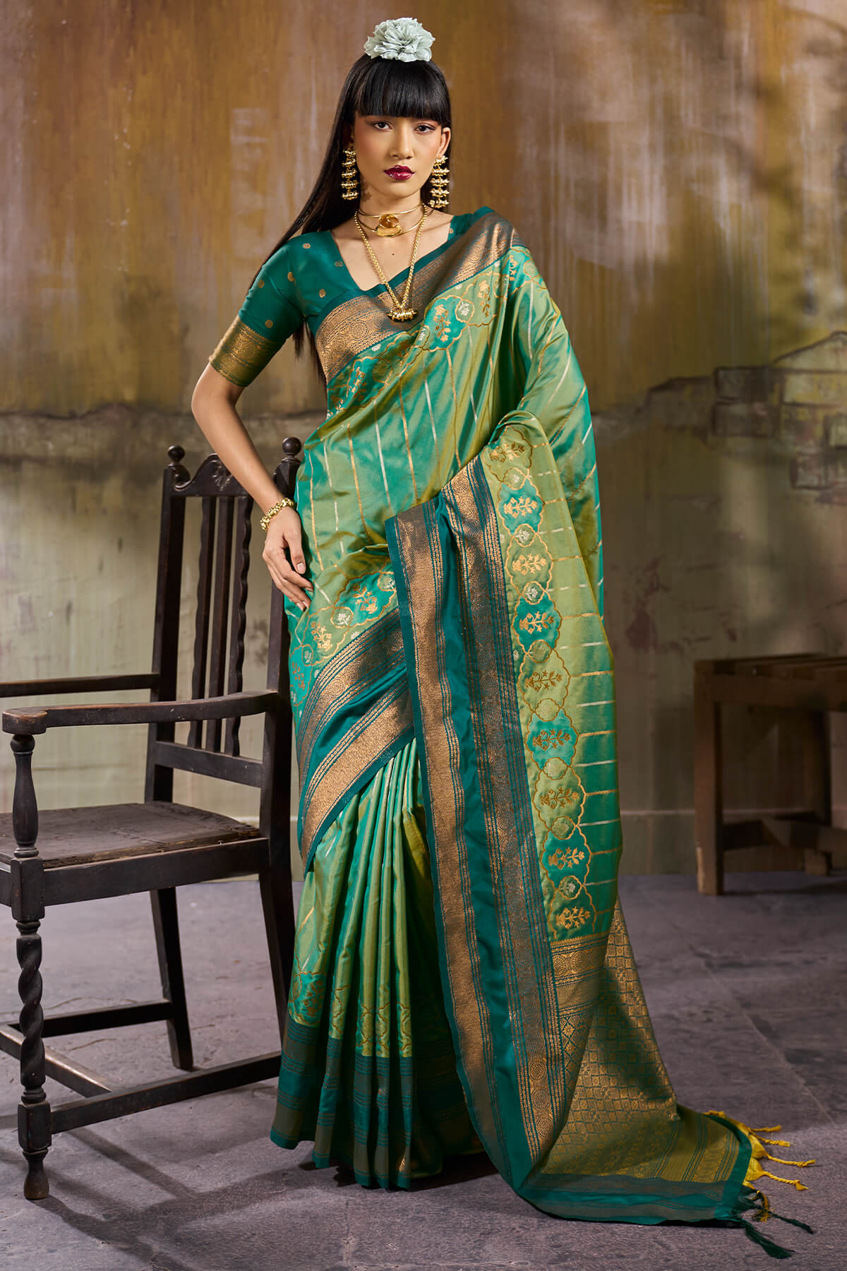 Unequalled Green Pure Zari Weaving Banarasi Silk Saree With Efflorescence Blouse Piece