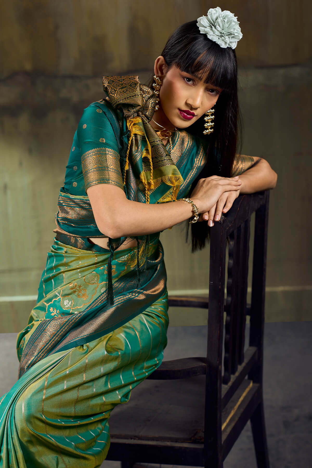 Unequalled Green Pure Zari Weaving Banarasi Silk Saree With Efflorescence Blouse Piece