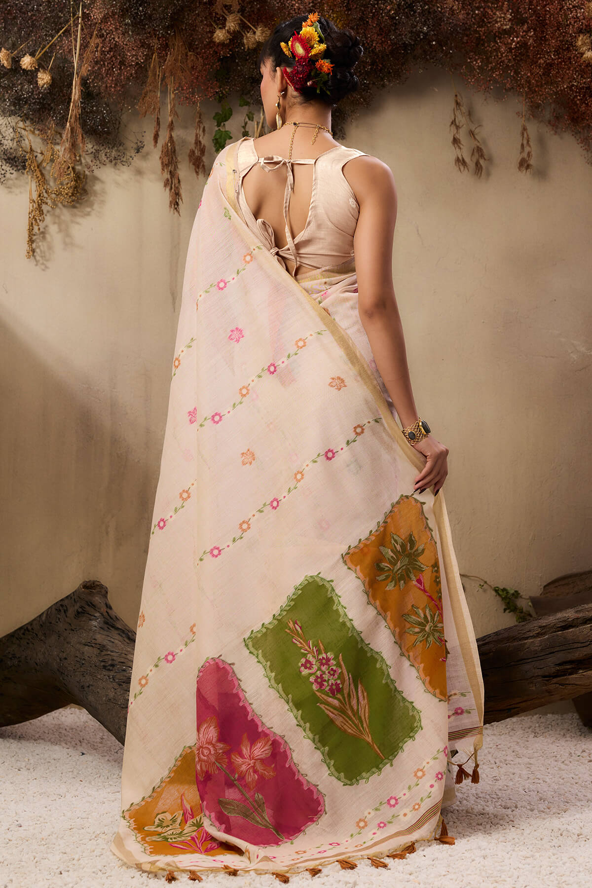 Pulsating Beige Pure Munga Cotton Saree With Splendorous Blouse Piece