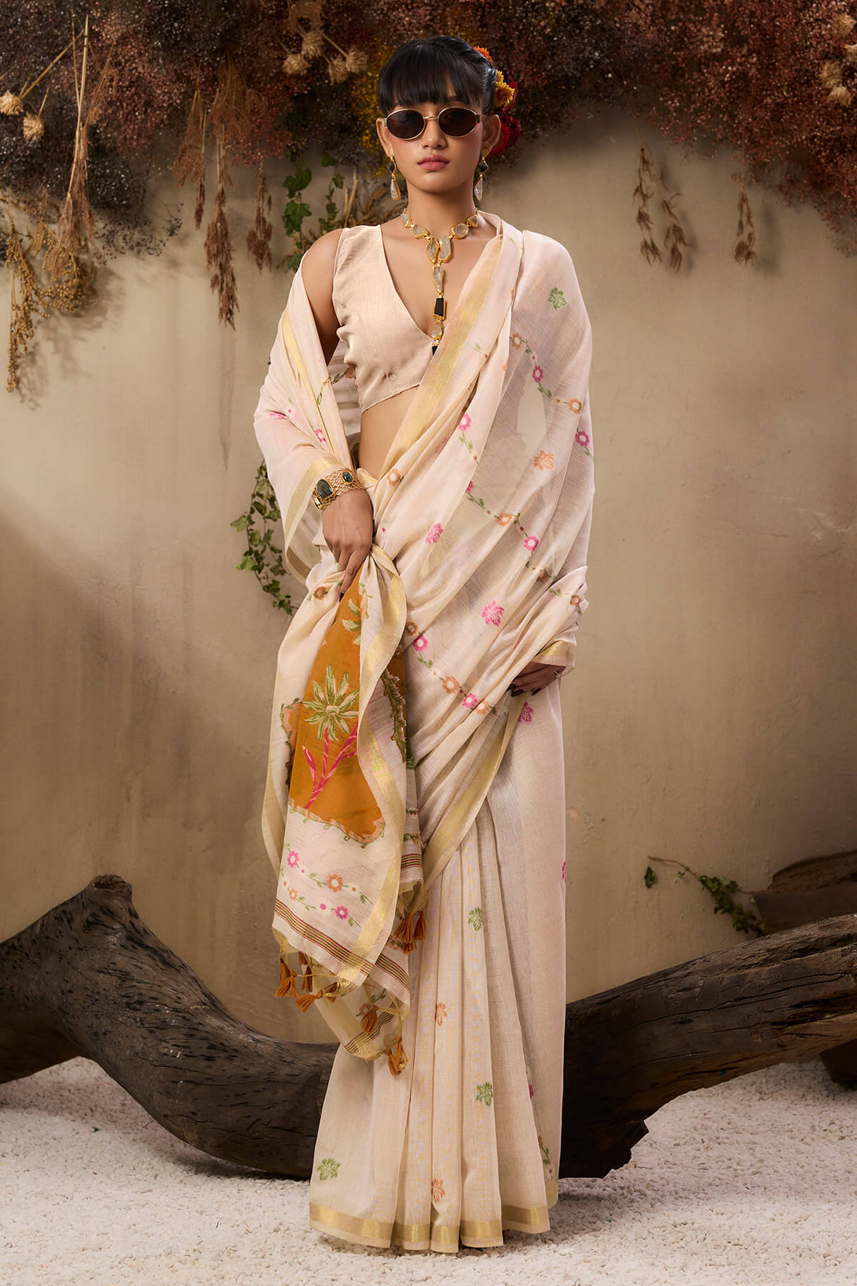 Pulsating Beige Pure Munga Cotton Saree With Splendorous Blouse Piece