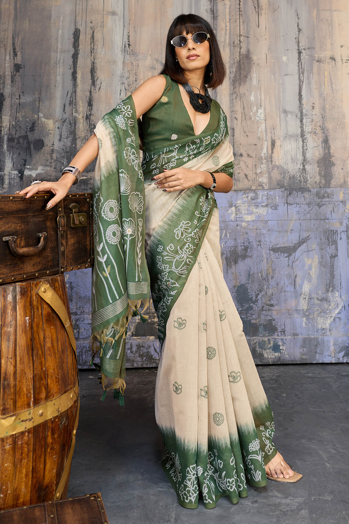Effulgent Beige and Green Pure Munga Cotton Saree With Amiable Blouse Piece