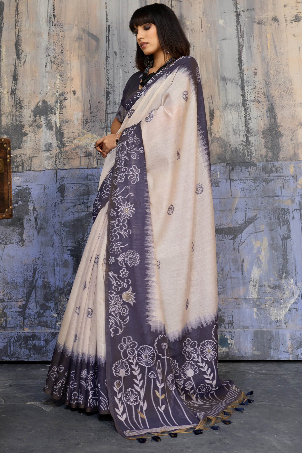 Capricious Beige and Grey Pure Munga Cotton Saree With Beguiling Blouse Piece