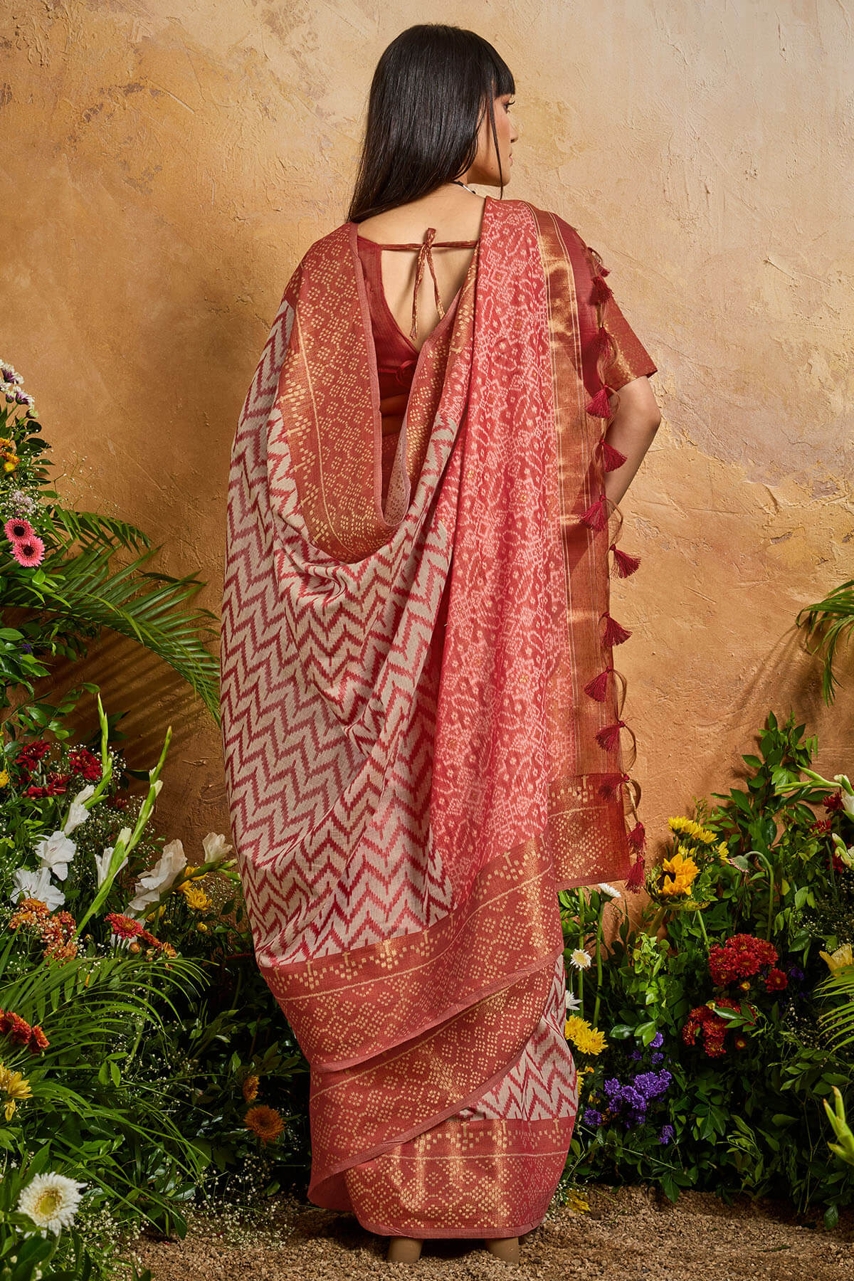 Staring Maroon Viscose Cotton Patola Silk Saree With Enticing Blouse Piece