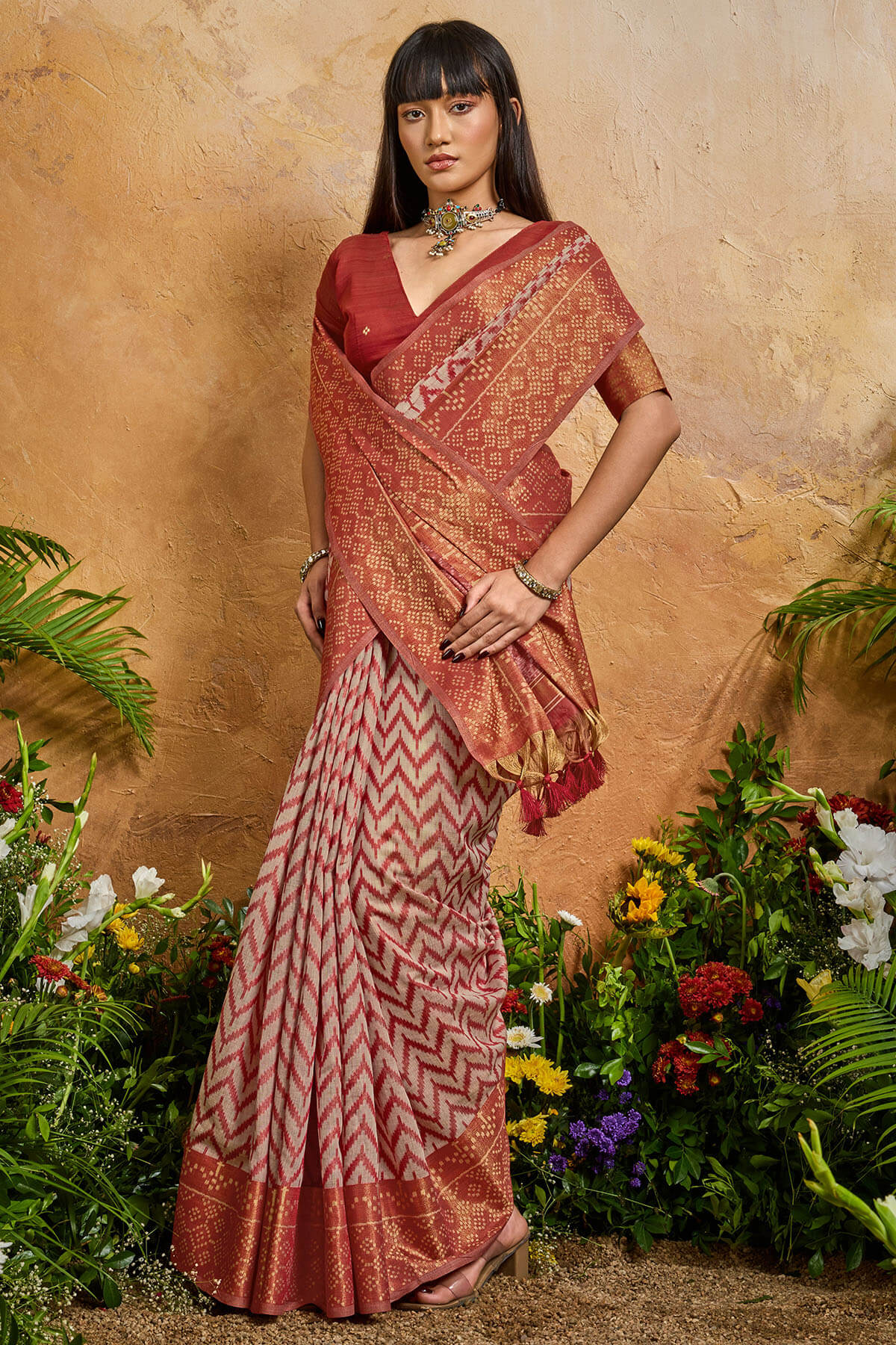 Staring Maroon Viscose Cotton Patola Silk Saree With Enticing Blouse Piece