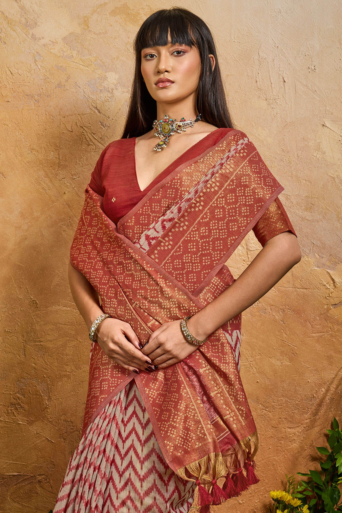 Staring Maroon Viscose Cotton Patola Silk Saree With Enticing Blouse Piece