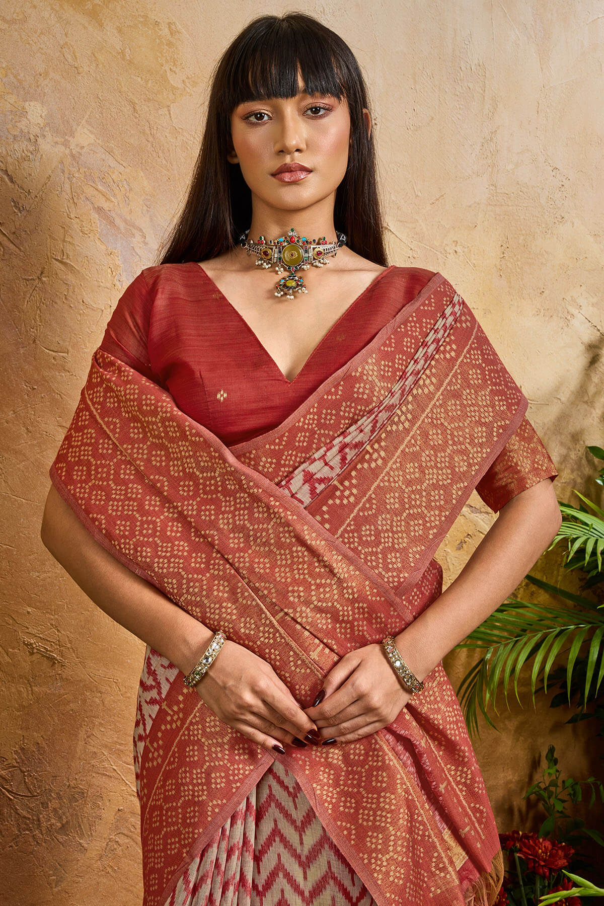 Staring Maroon Viscose Cotton Patola Silk Saree With Enticing Blouse Piece