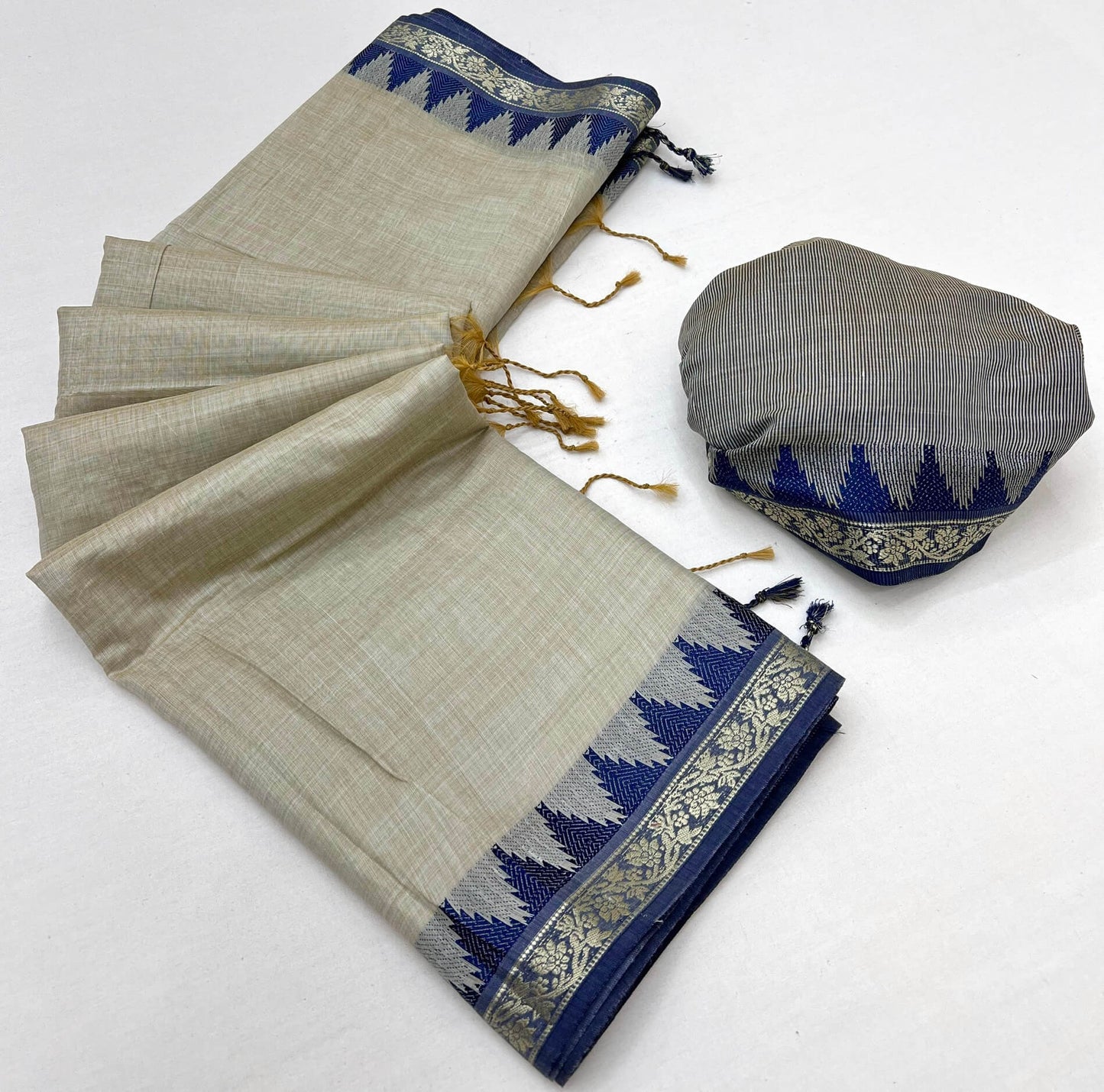 Classic Grey Cotton Silk Saree With Arresting Blouse Piece
