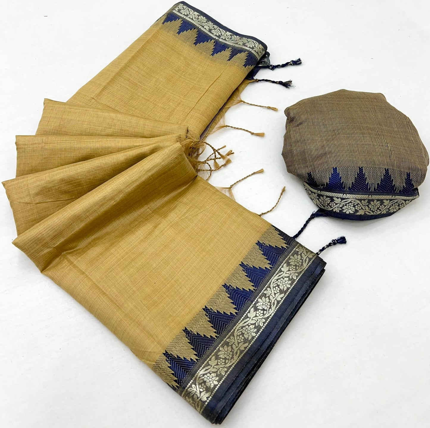Snappy Dark Beige Cotton Silk Saree With Exceptional Blouse Piece