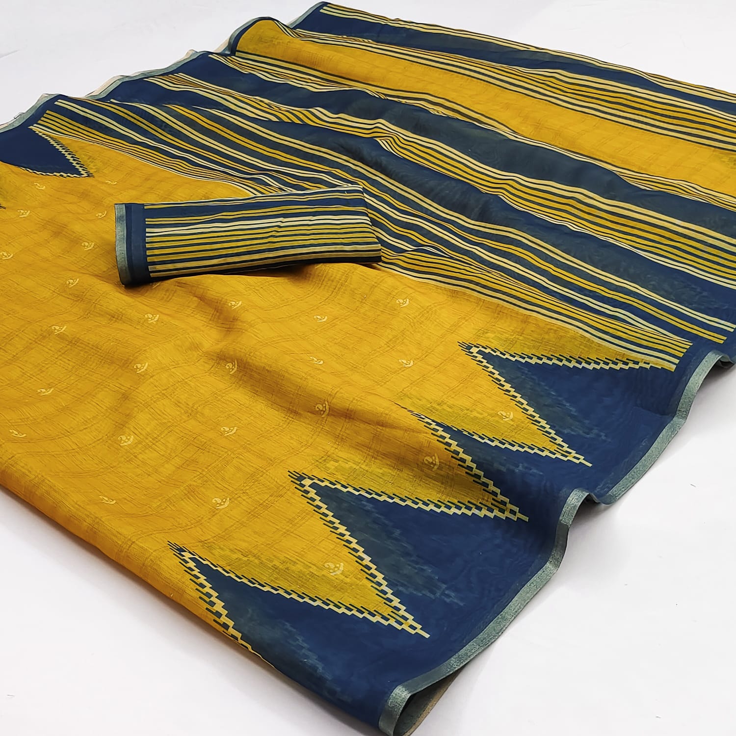 Grandiose Yellow Printed Cotton Silk Saree With Delectable Blouse Piece