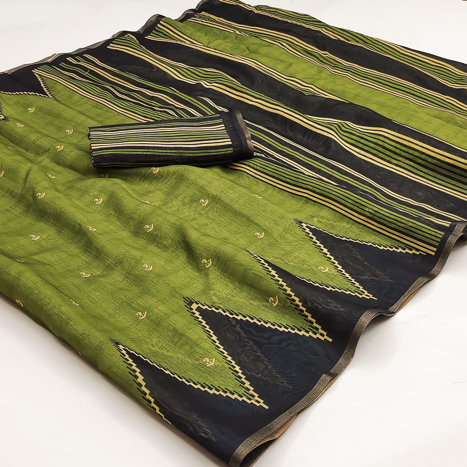 Opulent Green Printed Cotton Silk Saree With Cynosure Blouse Piece