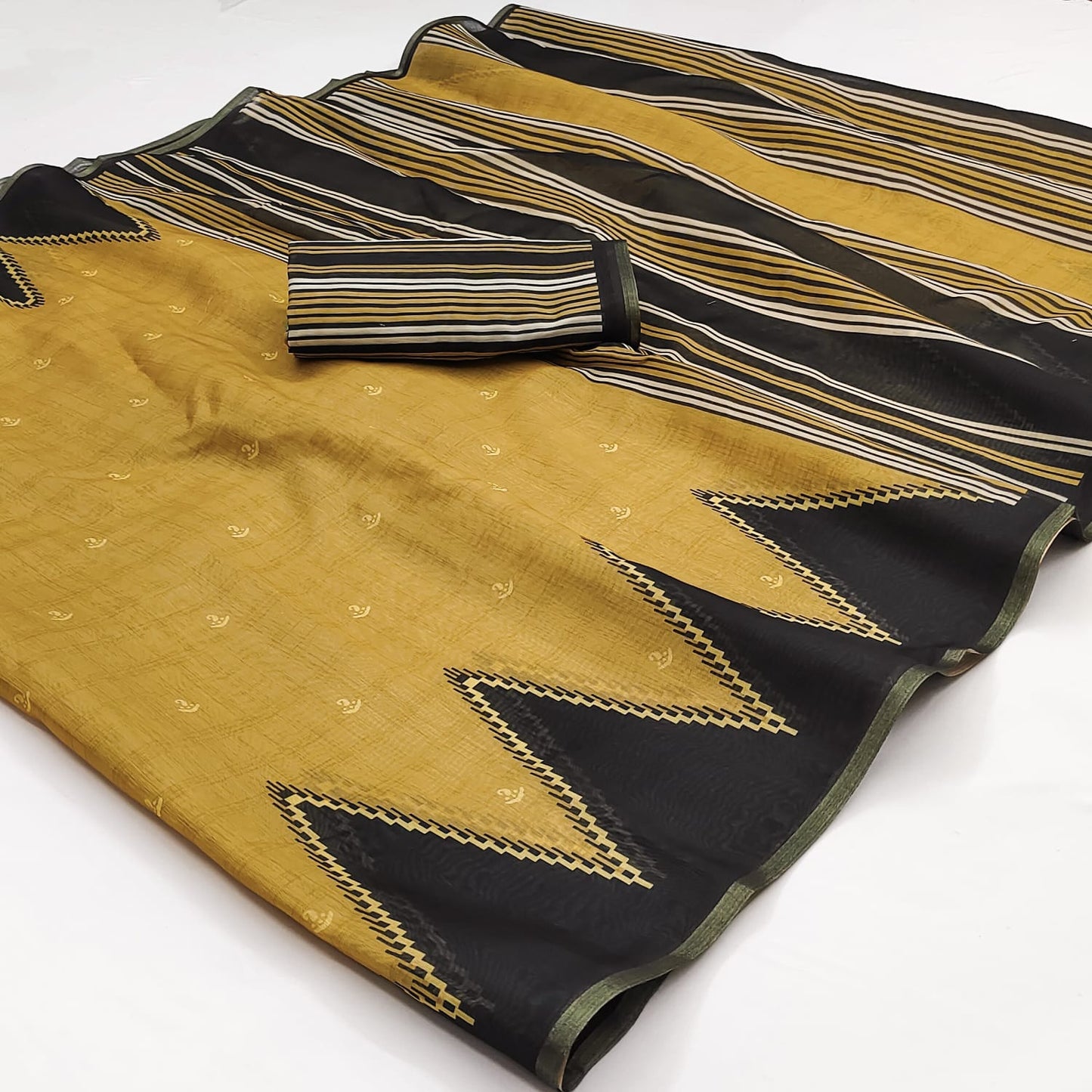Ephemeral Mustard Printed Cotton Silk Saree With Inspiring Blouse Piece
