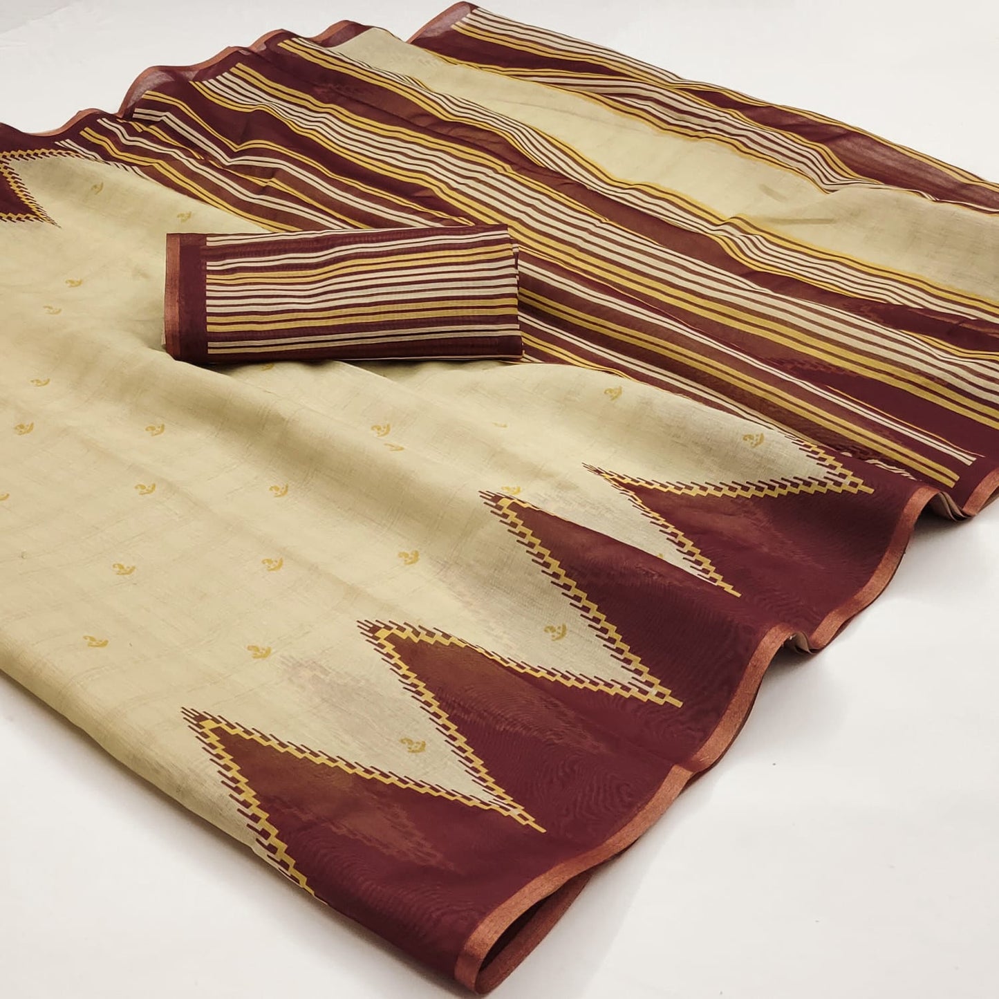 Exuberant Beige Printed Cotton Silk Saree With Surreptitious Blouse Piece
