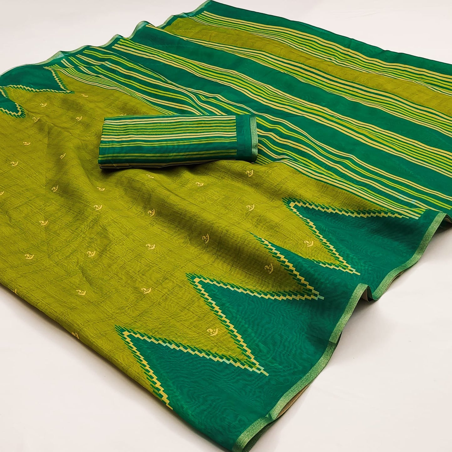 Twirling Mehndi Printed Cotton Silk Saree With Piquant Blouse Piece