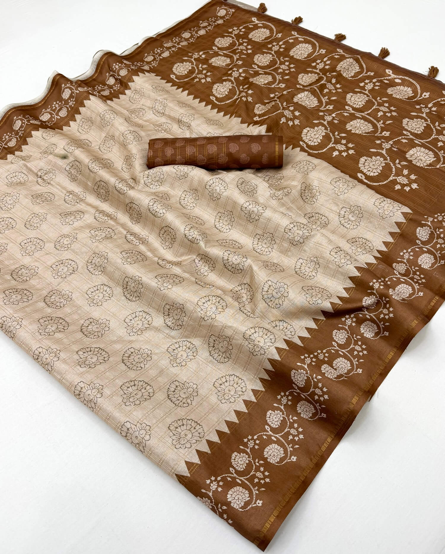 Appealing Beige Printed Tussar Silk Saree With Woebegone Blouse Piece