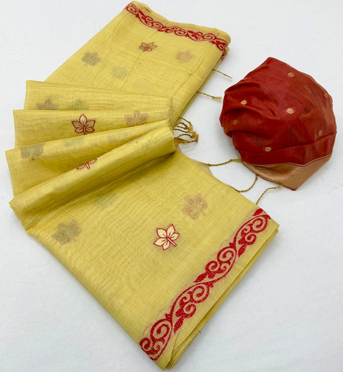 Adorning Yellow Pure Munga Cotton Silk Saree With Gratifying Blouse Piece