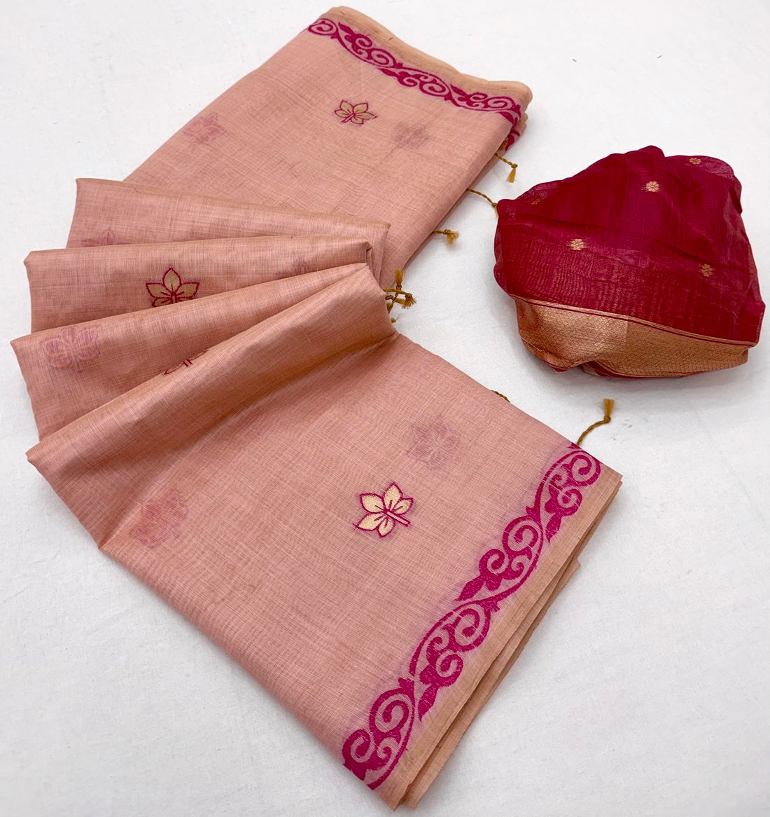 Energetic Pink Pure Munga Cotton Silk Saree With Hypnotic Blouse Piece