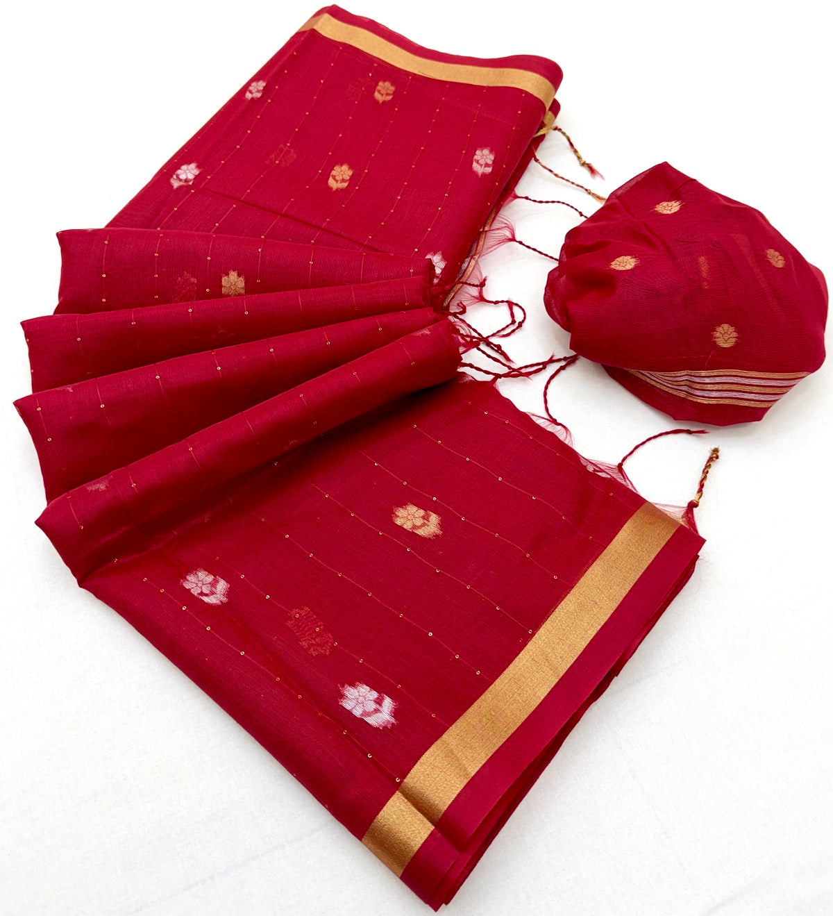 Pulsating Red Pure Munga Cotton Saree With Efflorescence Blouse Piece