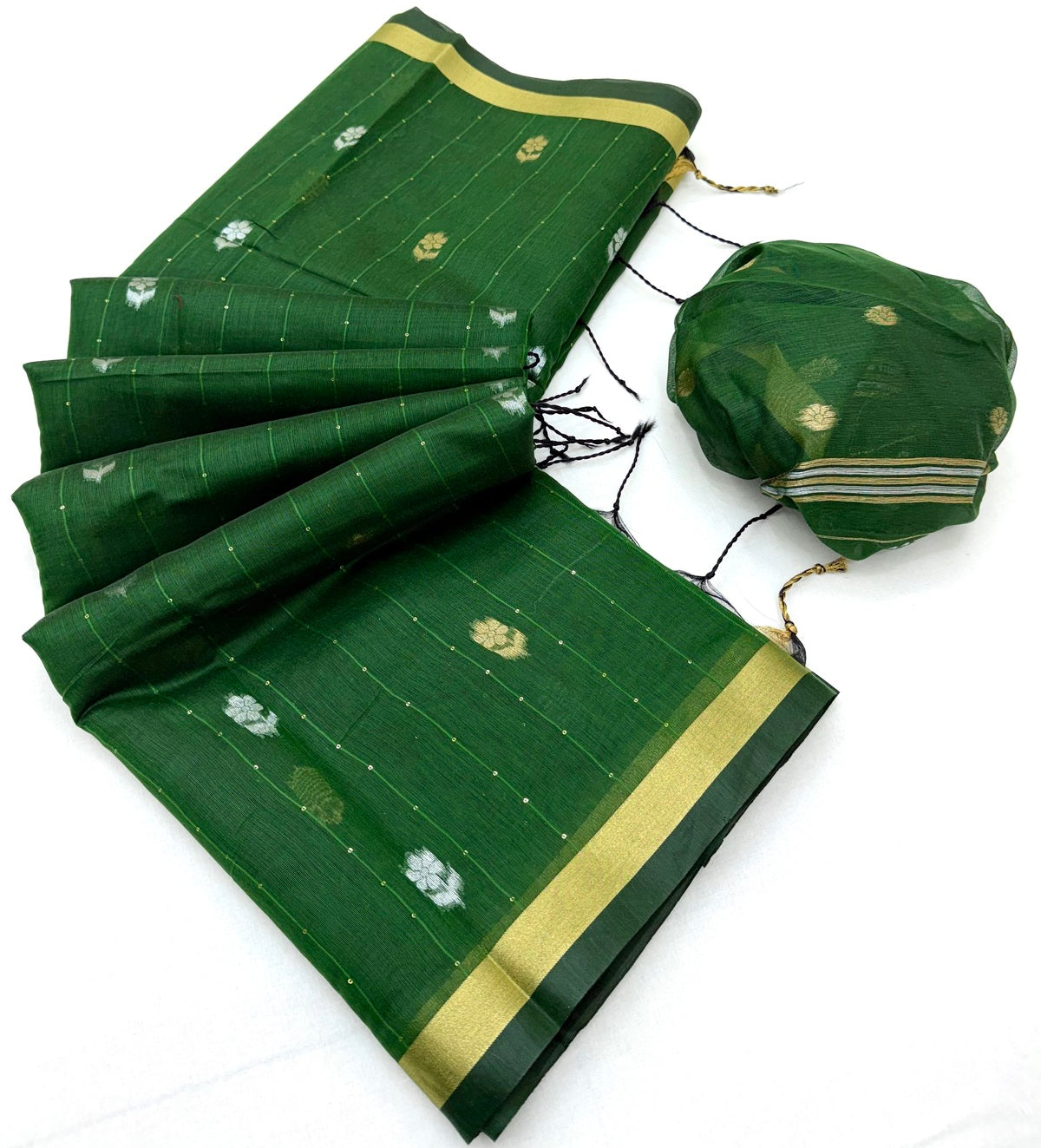 Transcendent Dark Green Pure Munga Cotton Saree With Beautiful Blouse Piece