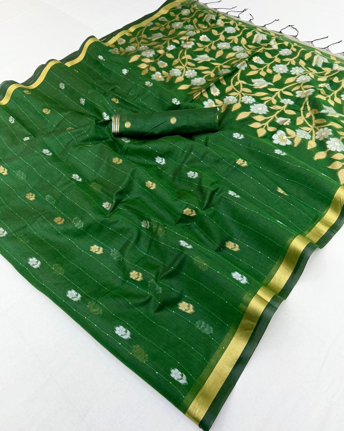 Transcendent Dark Green Pure Munga Cotton Saree With Beautiful Blouse Piece