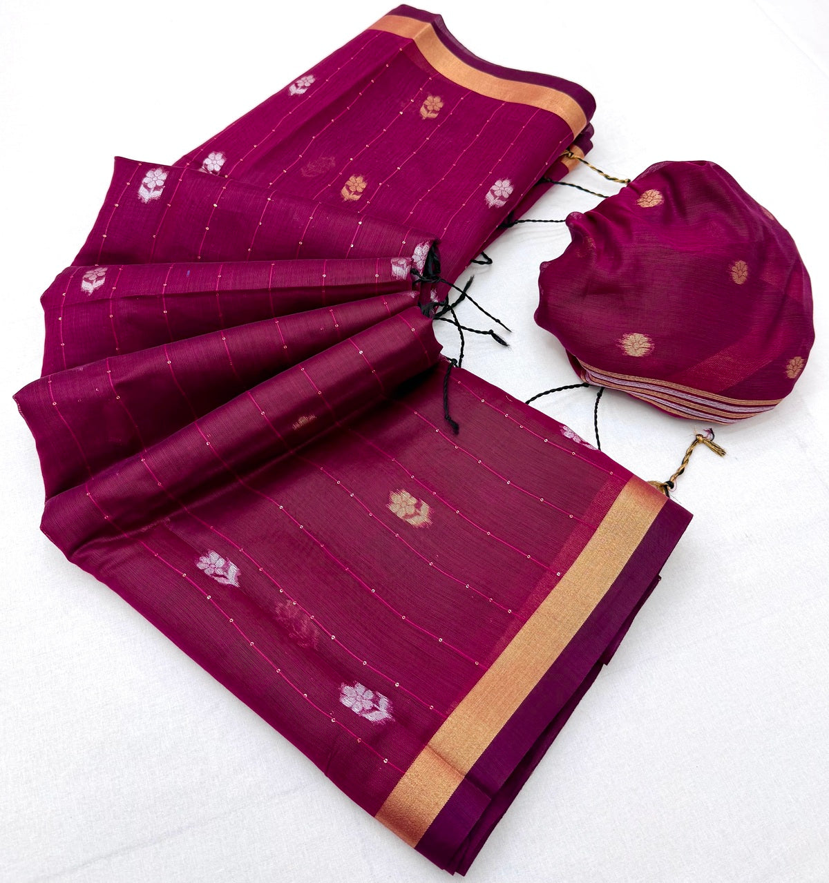 Engaging Wine Pure Munga Cotton Saree With Smart Blouse Piece