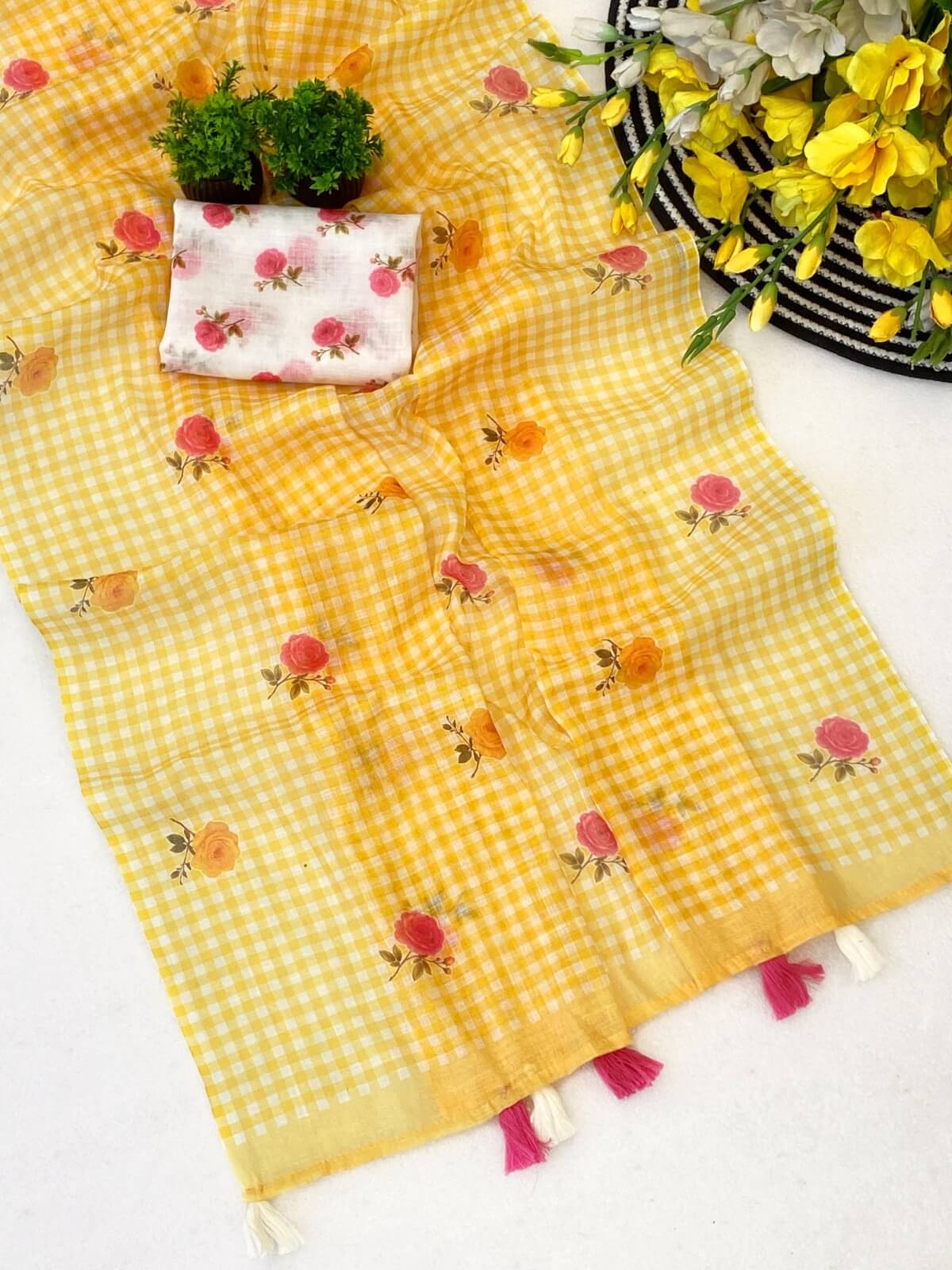 Lissome Yellow Printed Linen Silk Saree With Amazing Blouse Piece