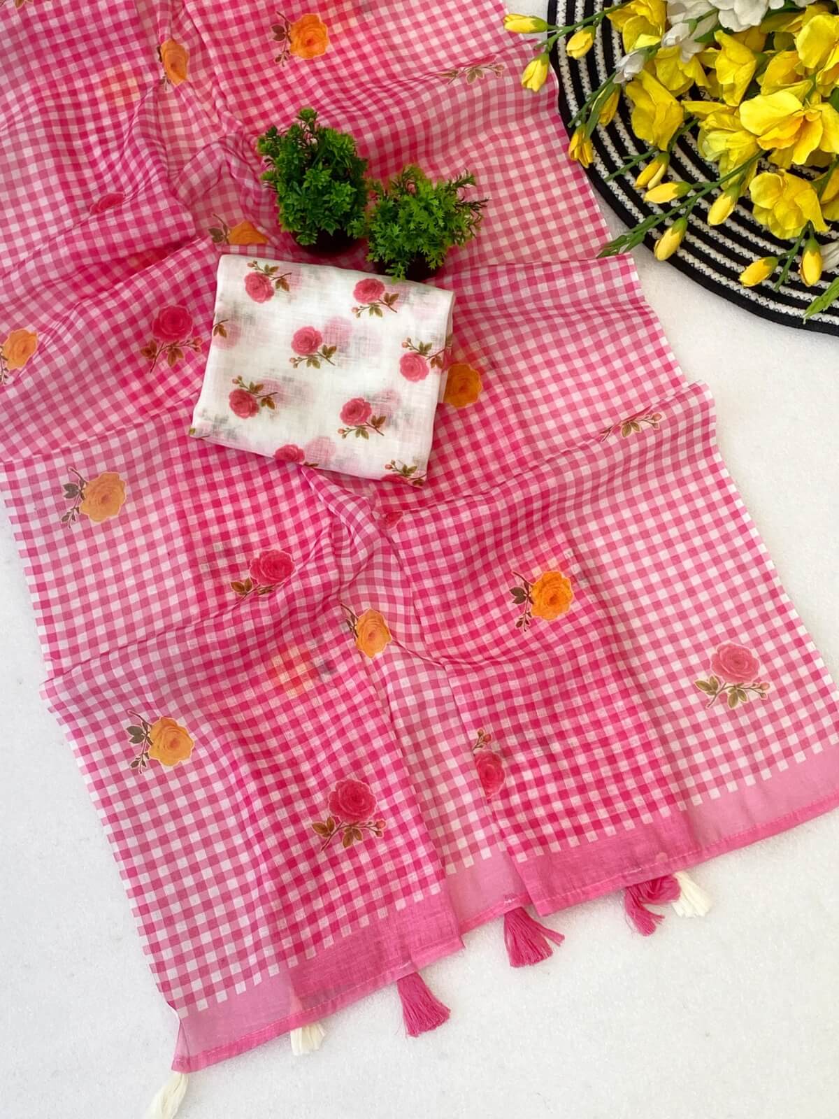 Lustrous Pink Printed Linen Silk Saree With Dazzling Blouse Piece