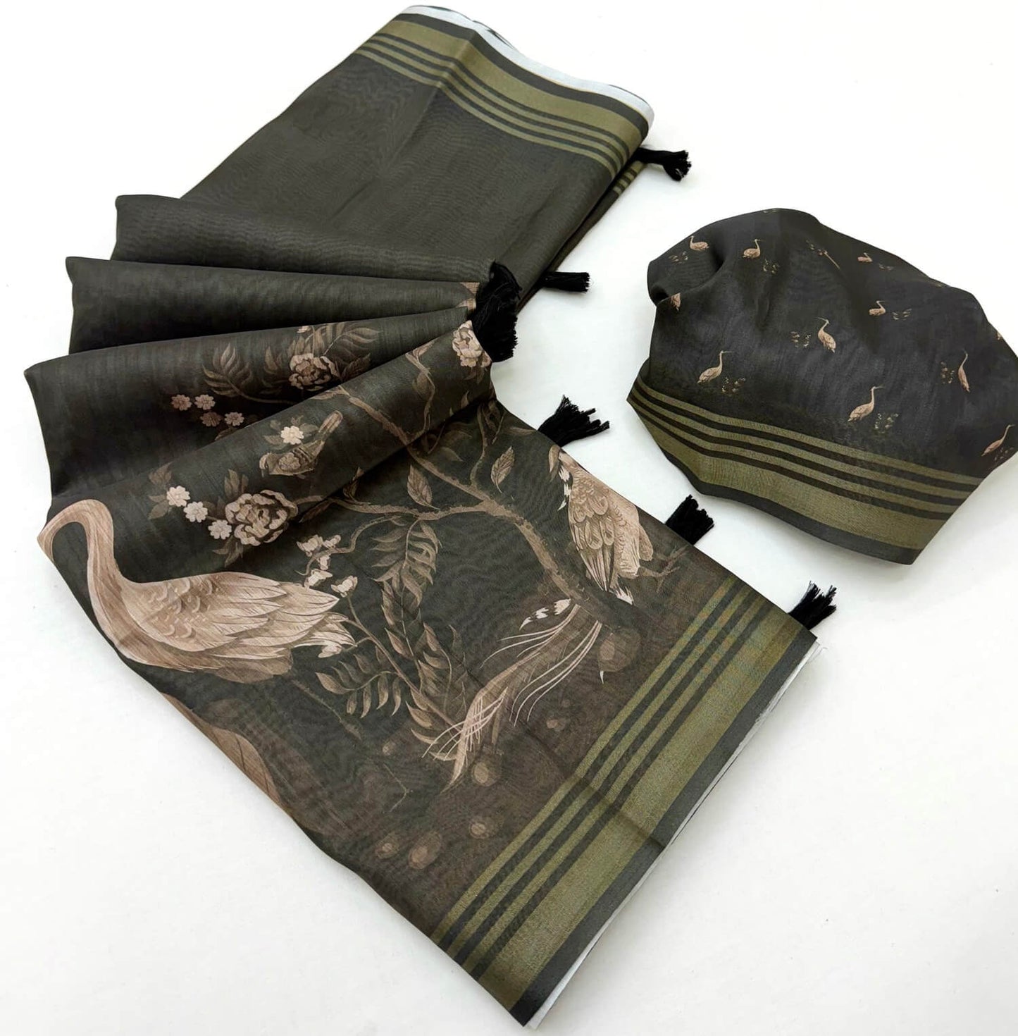 Pretty Dark Green Printed Cotton Silk Saree With Chatoyant Blouse Piece