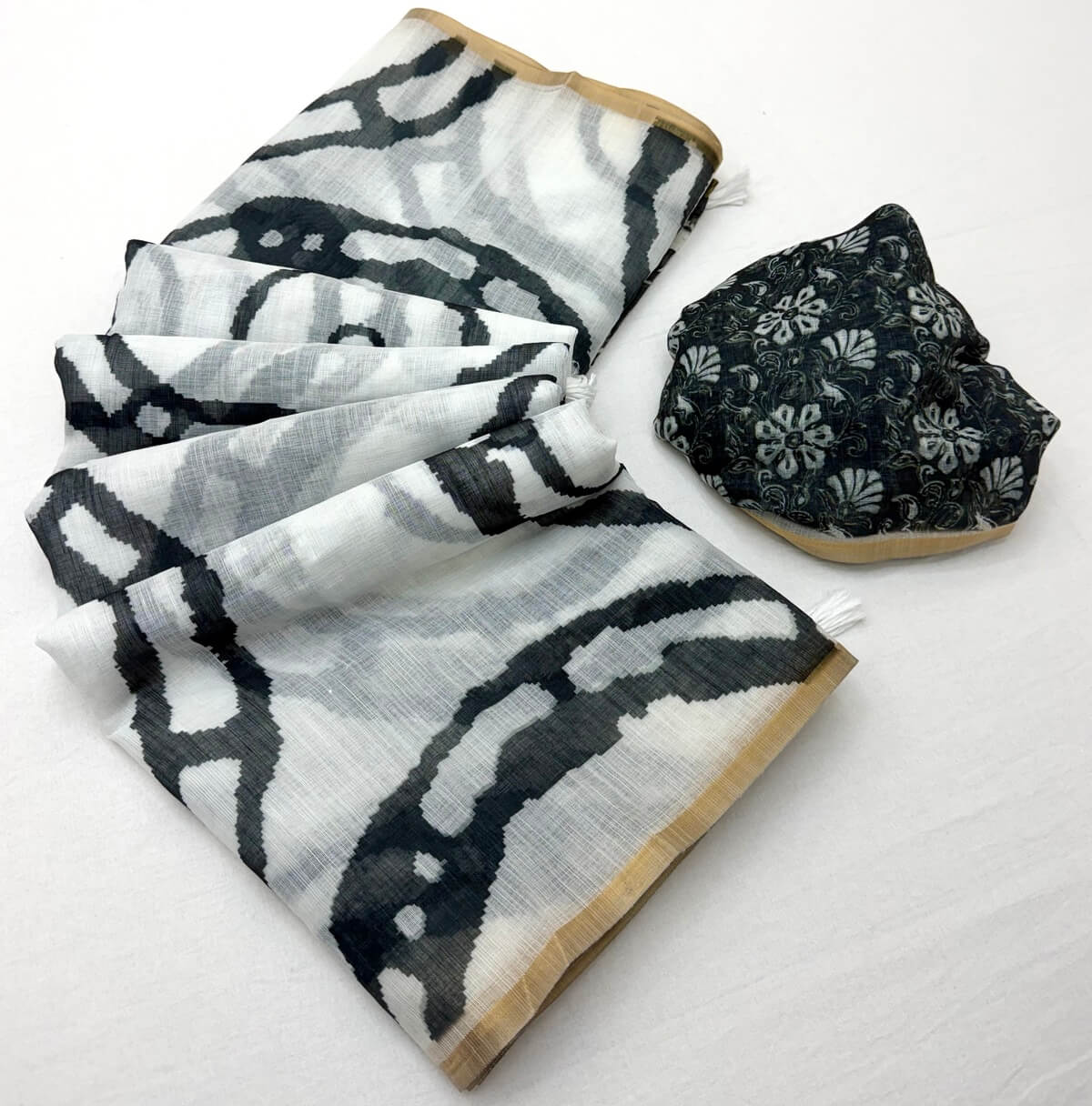 Deserving Off White Printed Cotton Silk Saree With Palimpsest Blouse Piece