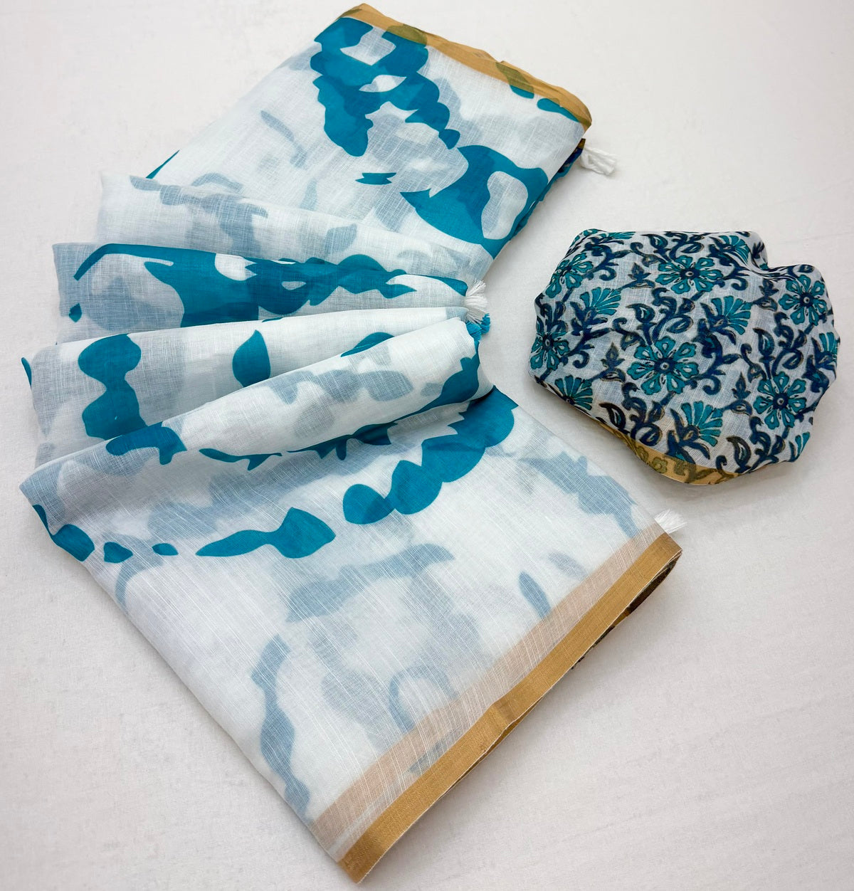 Flaunt Off White Printed Cotton Silk Saree With Rhapsodic Blouse Piece