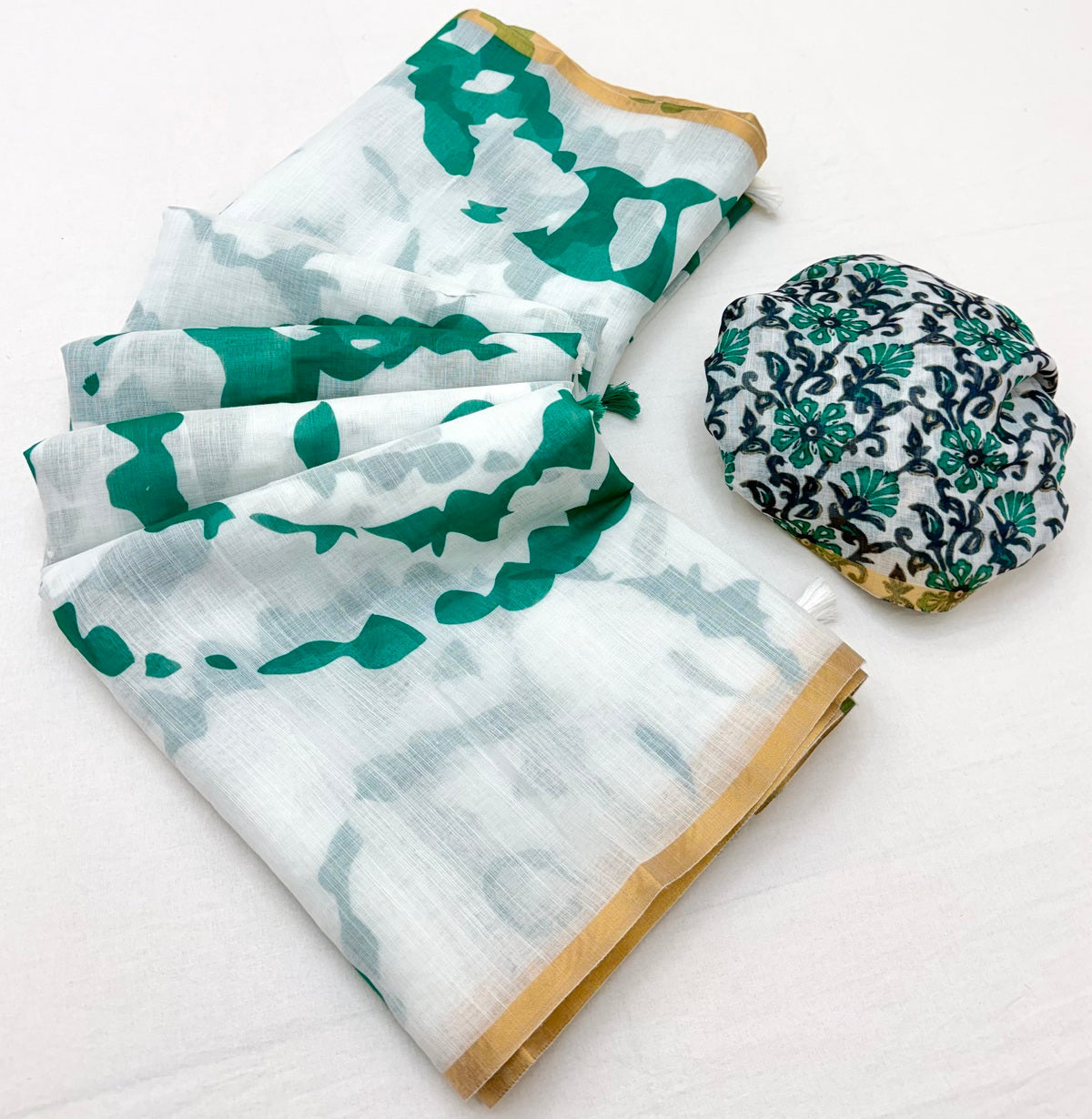 Admirable Off White Printed Cotton Silk Saree With Mesmerising Blouse Piece
