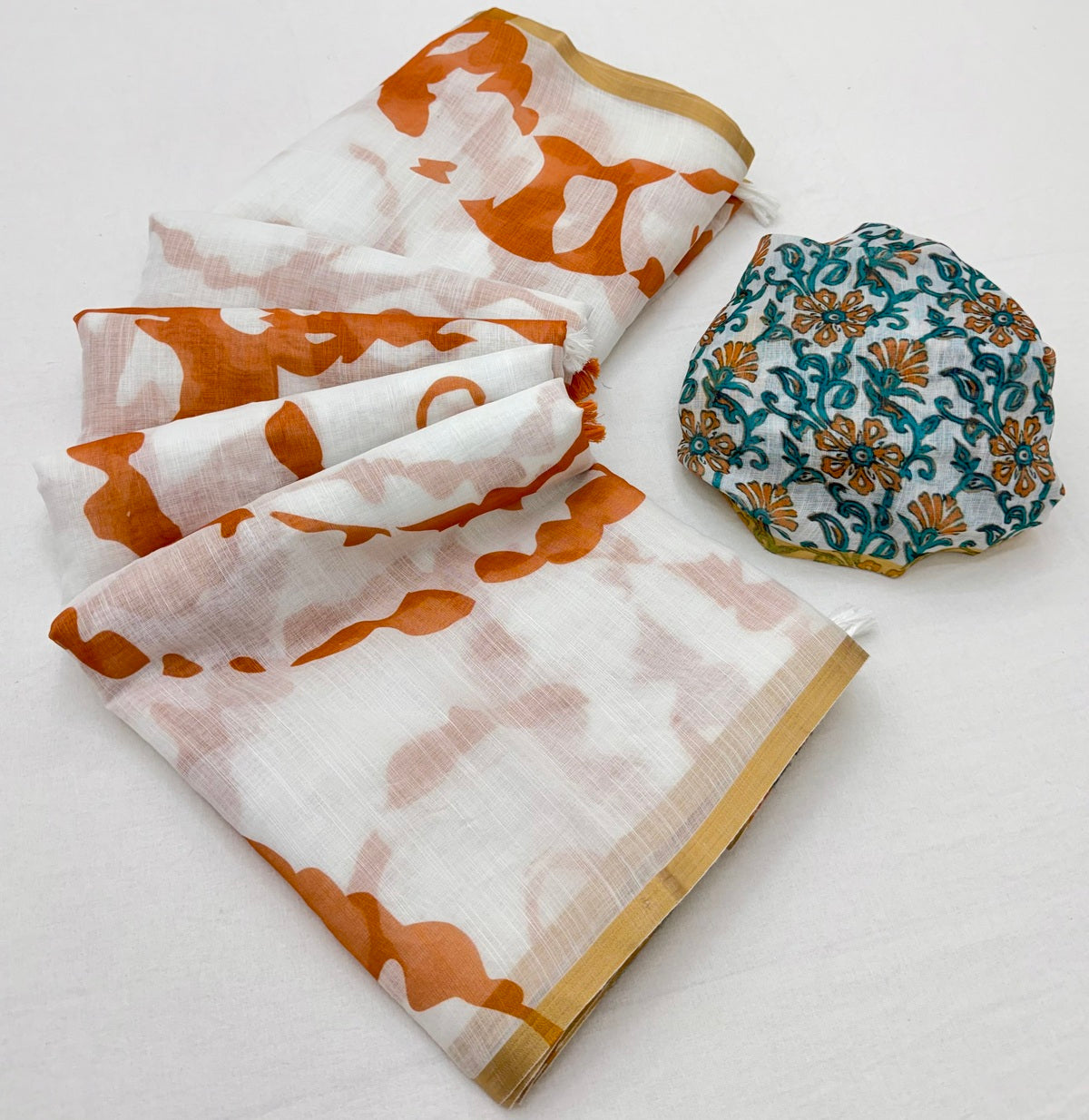Sumptuous Off White Printed Cotton Silk Saree With Blooming Blouse Piece