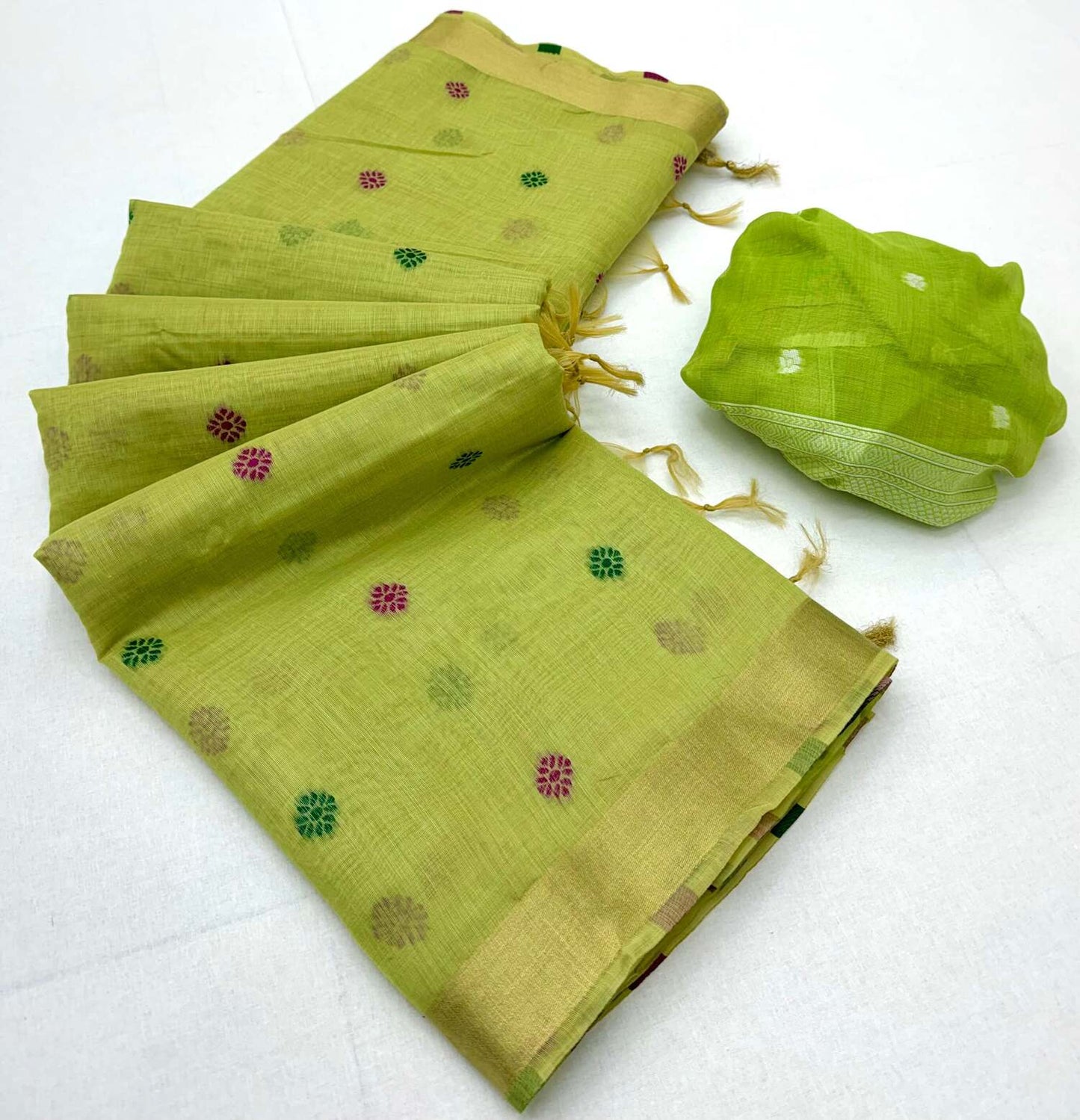 Gorgeous Green Pure Munga Cotton Silk Saree With Surpassing Blouse Piece