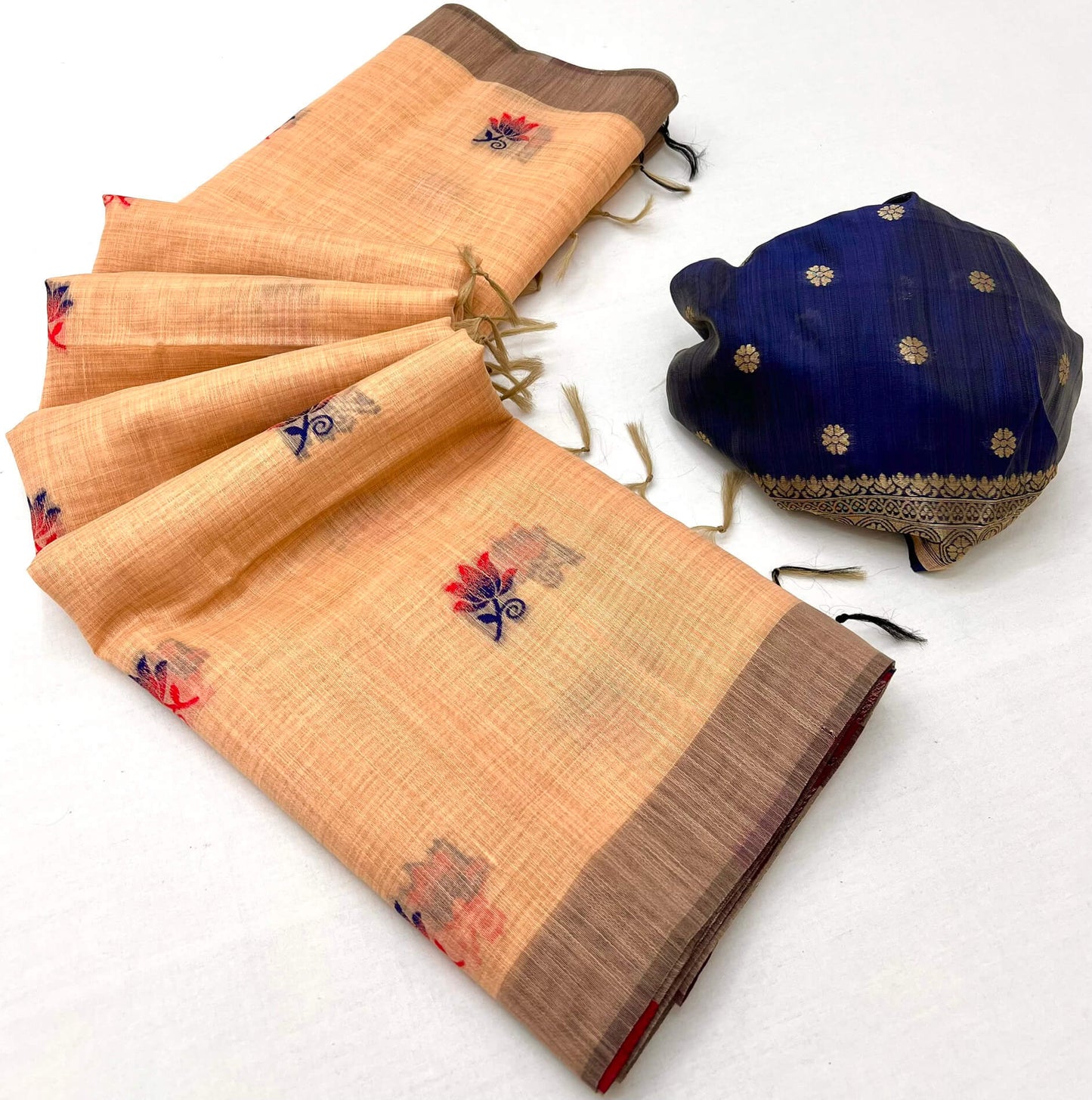 Enticing Peach Pure Munga Cotton Silk Saree With Exceptional Blouse Piece