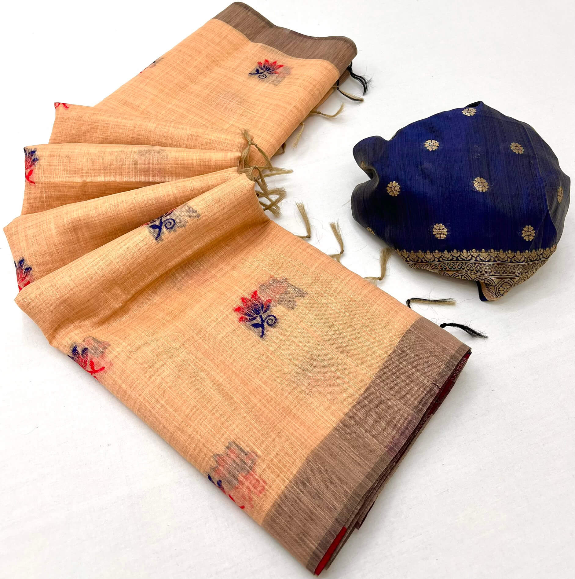 Enticing Peach Pure Munga Cotton Silk Saree With Exceptional Blouse Piece