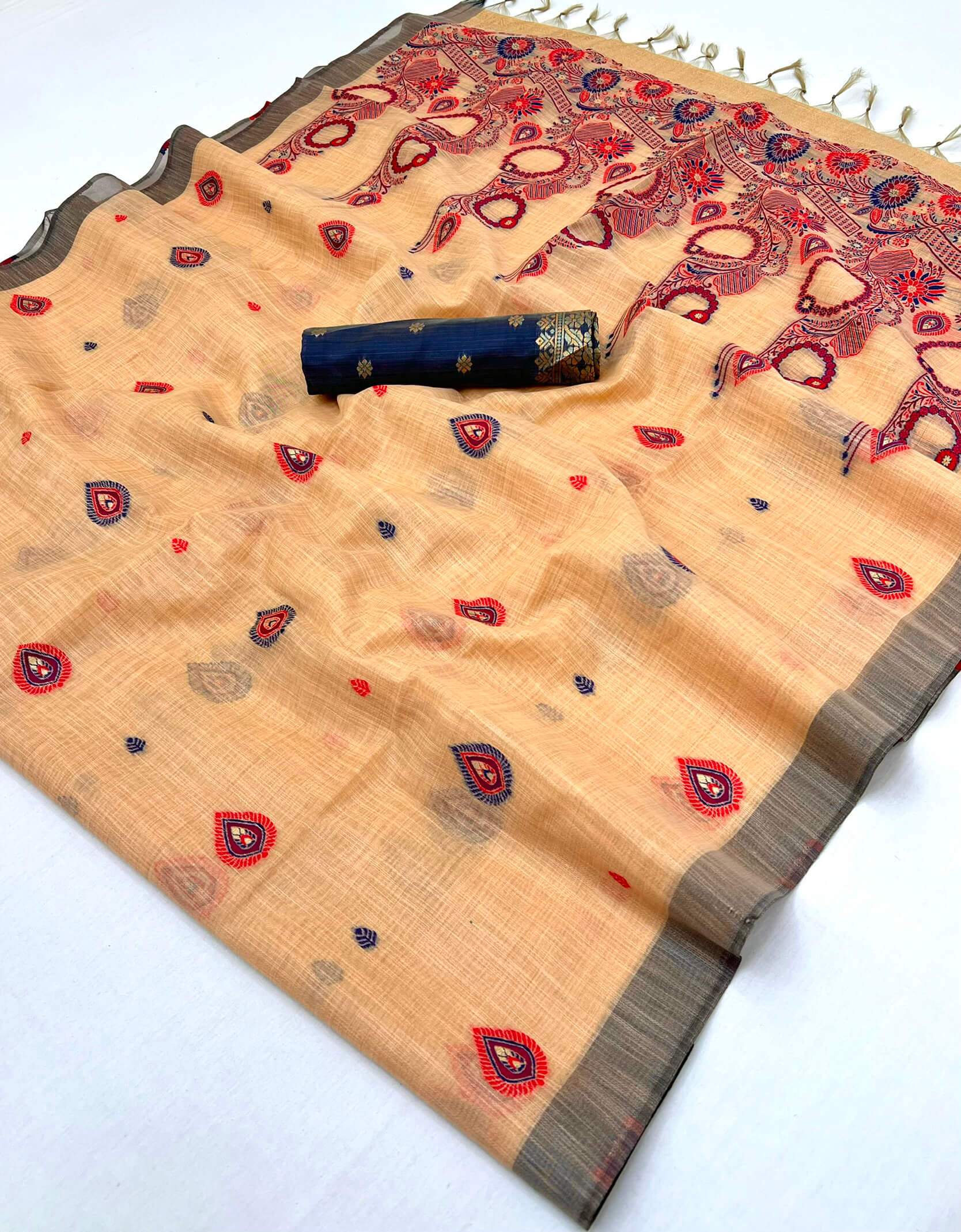 Invaluable Peach Pure Munga Cotton Silk Saree With Fugacious Blouse Piece
