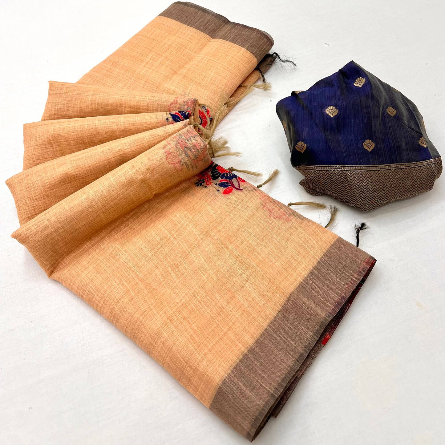 Denouement Peach Pure Munga Cotton Silk Saree With Tremendous Blouse Piece