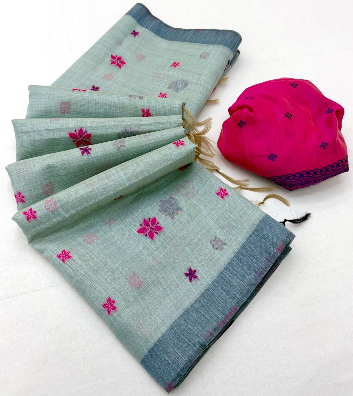 Staring Sea Green Pure Munga Cotton Silk Saree With Lovely Blouse Piece