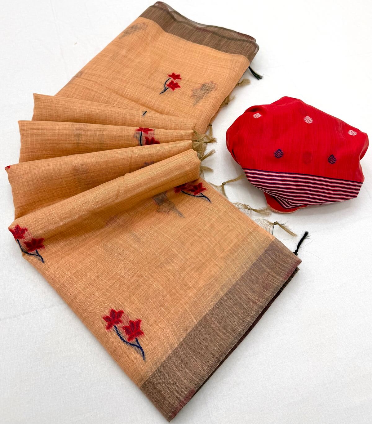 Dulcet Peach Pure Munga Cotton Silk Saree With Splendorous Blouse Piece