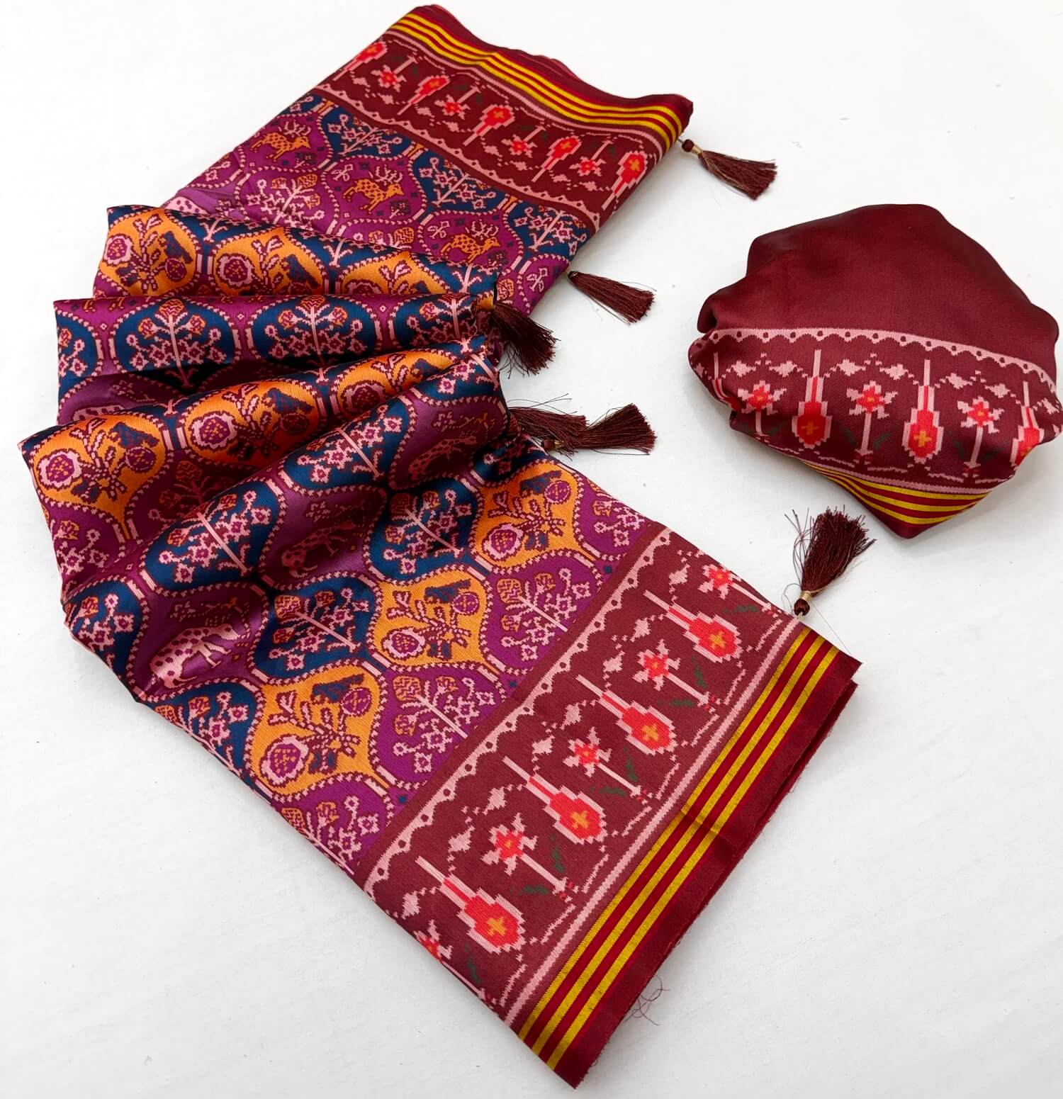Lustrous Purple Printed Patola Handloom Silk Saree With Dazzling Blouse Piece