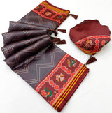 Flamboyant Grey Printed Patola Handloom Silk Saree With Adoring Blouse Piece