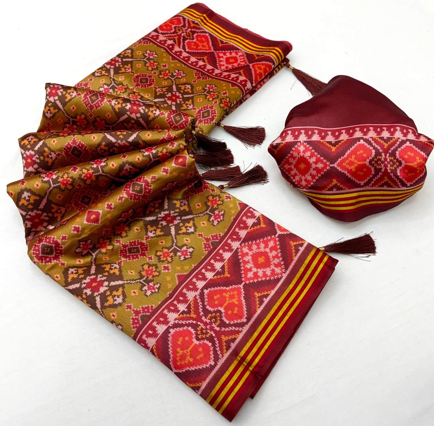 Imbrication Mustard Printed Patola Handloom Silk Saree With Glorious Blouse Piece
