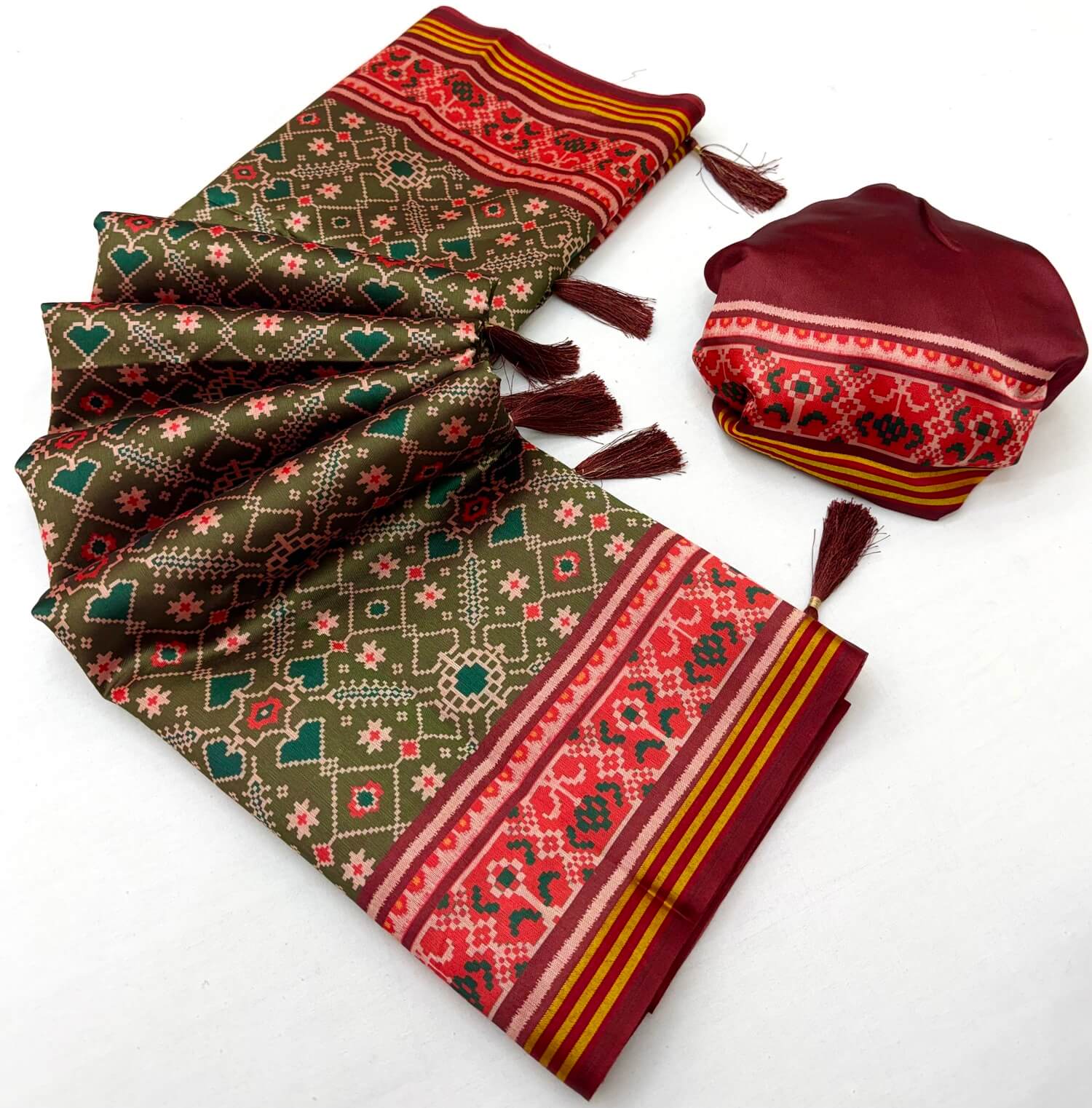 Traditional Green Printed Patola Handloom Silk Saree With Intricate Blouse Piece